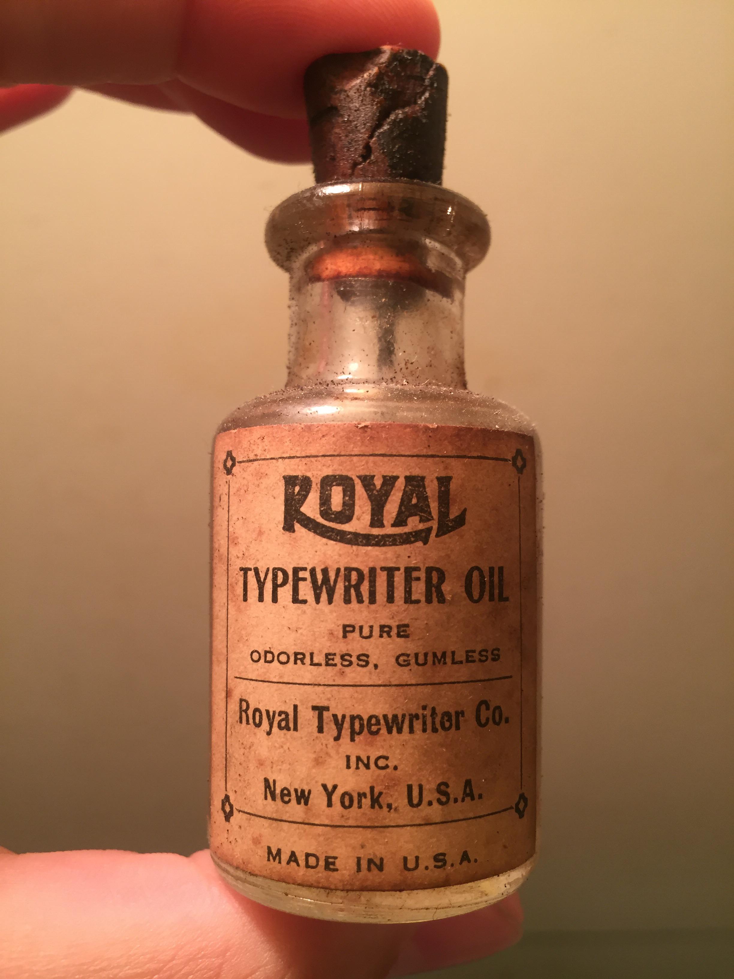 Guys I found NOS vintage switch lube oil r/MechanicalKeyboards