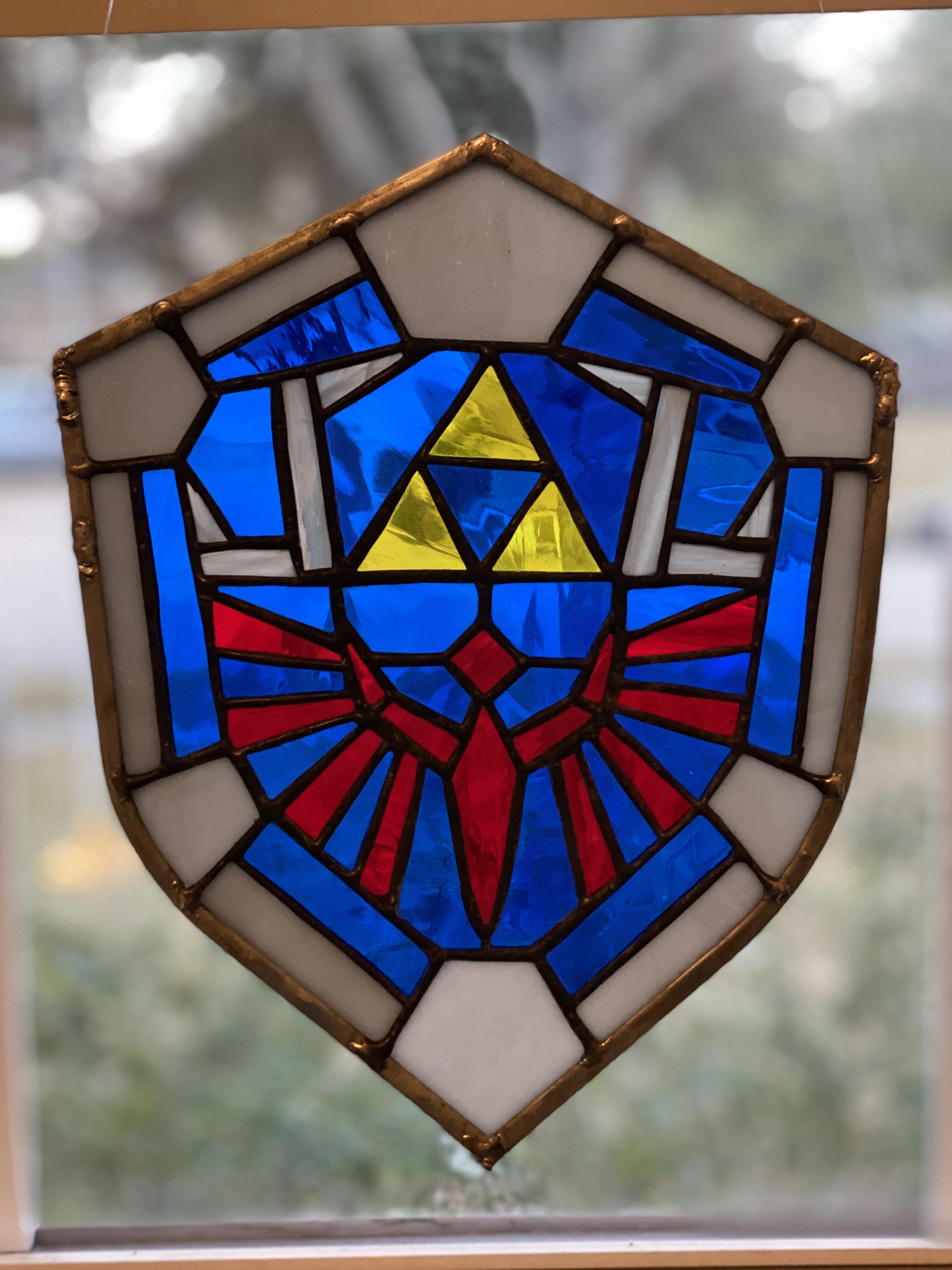 Zelda links shield stained glass r/StainedGlass