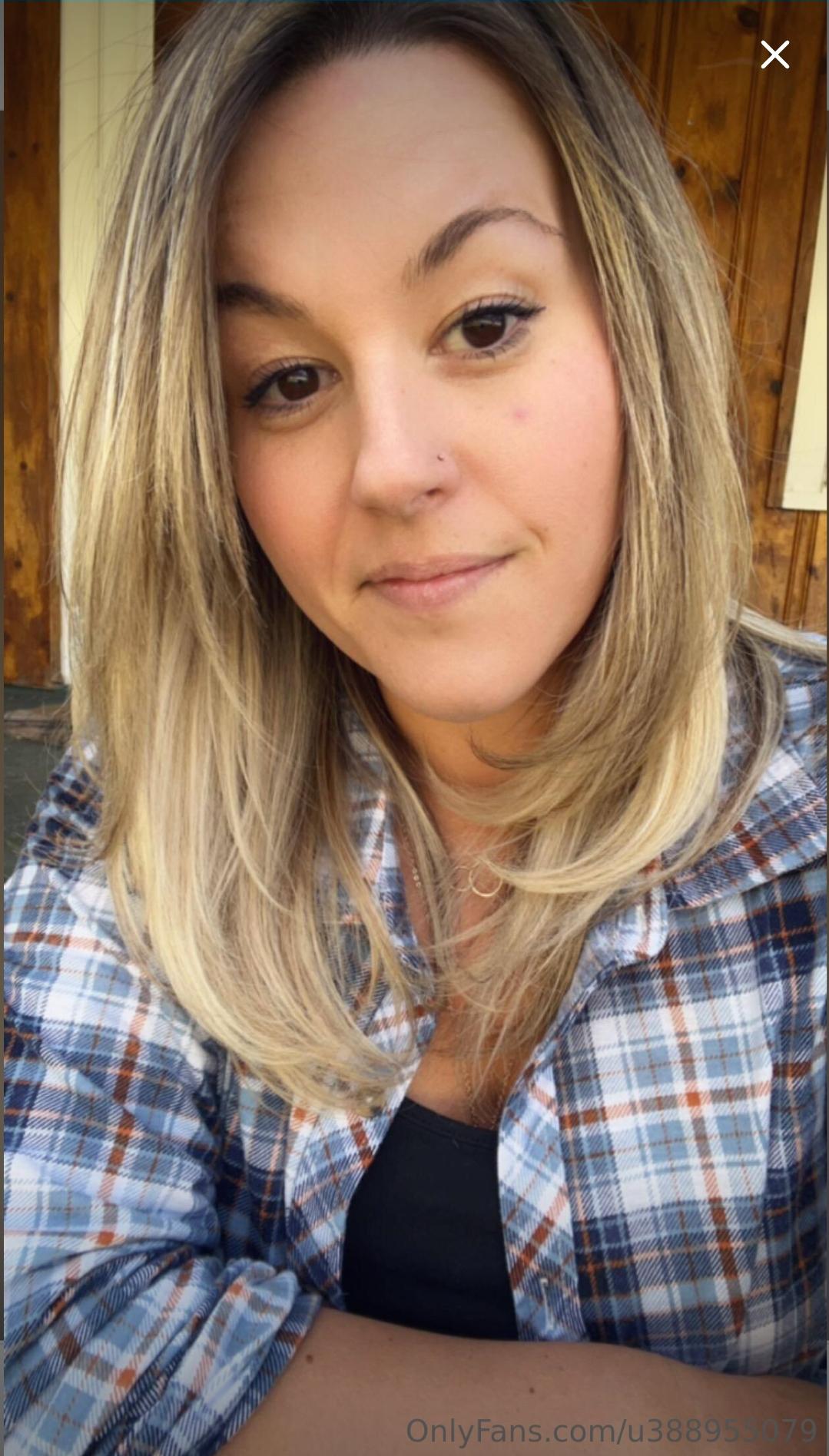 Country Girl who loves being a Hotwife 😚 : OnlyFans101