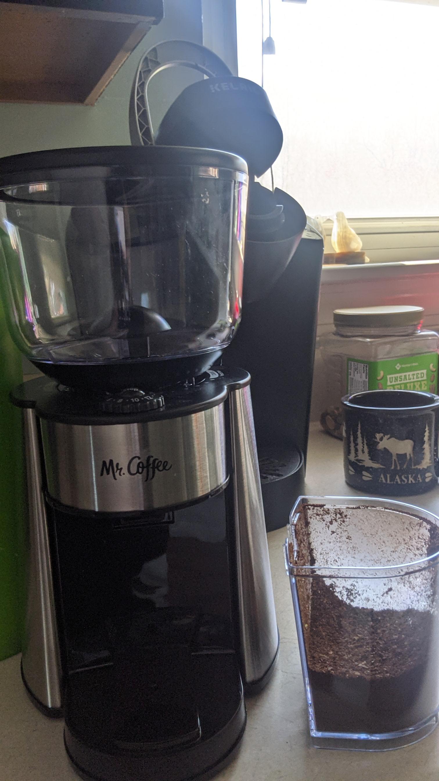 Mr coffee "Burr" grinder i got for Christmas.. definitely a blade