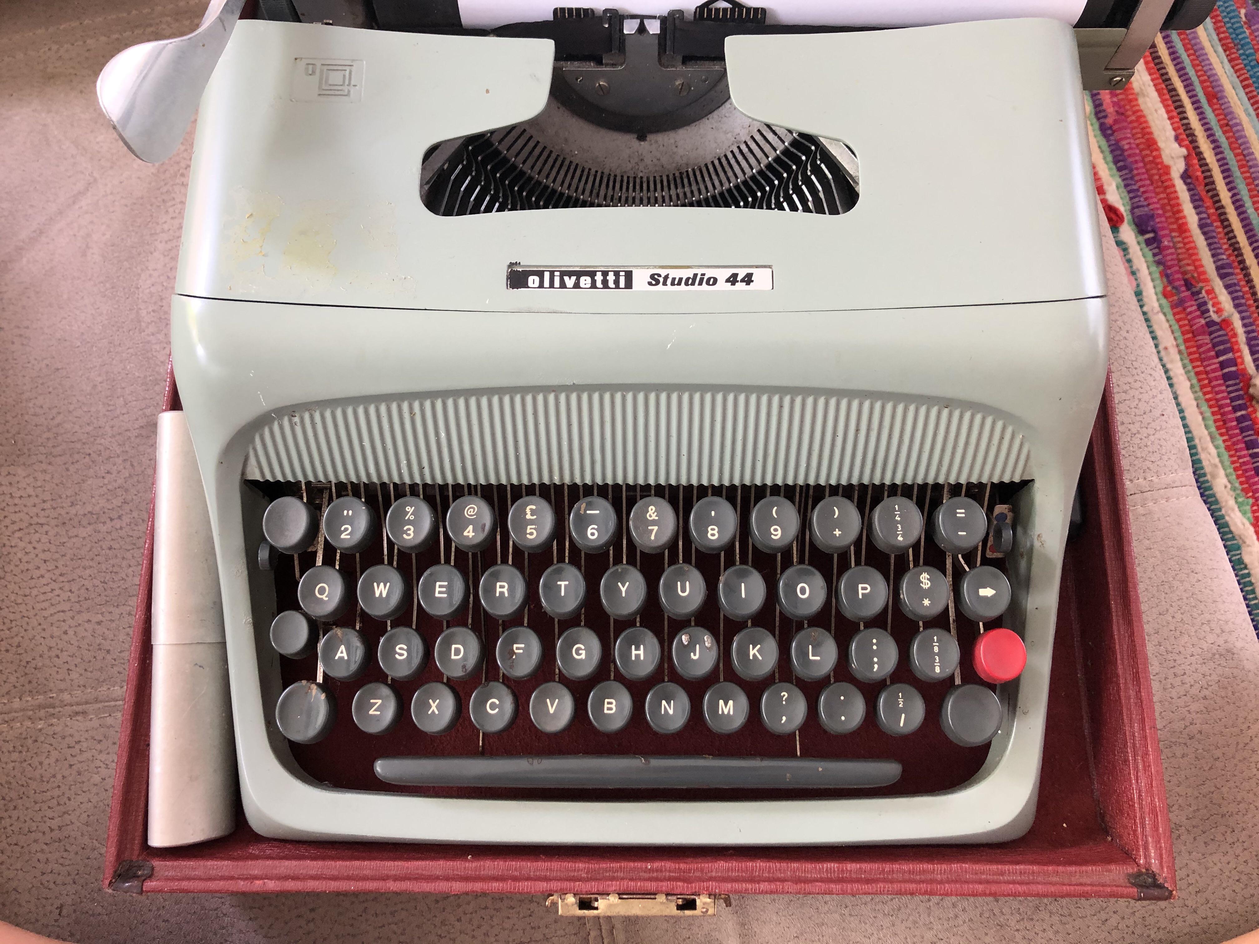 Found this on Gumtree. r/typewriters