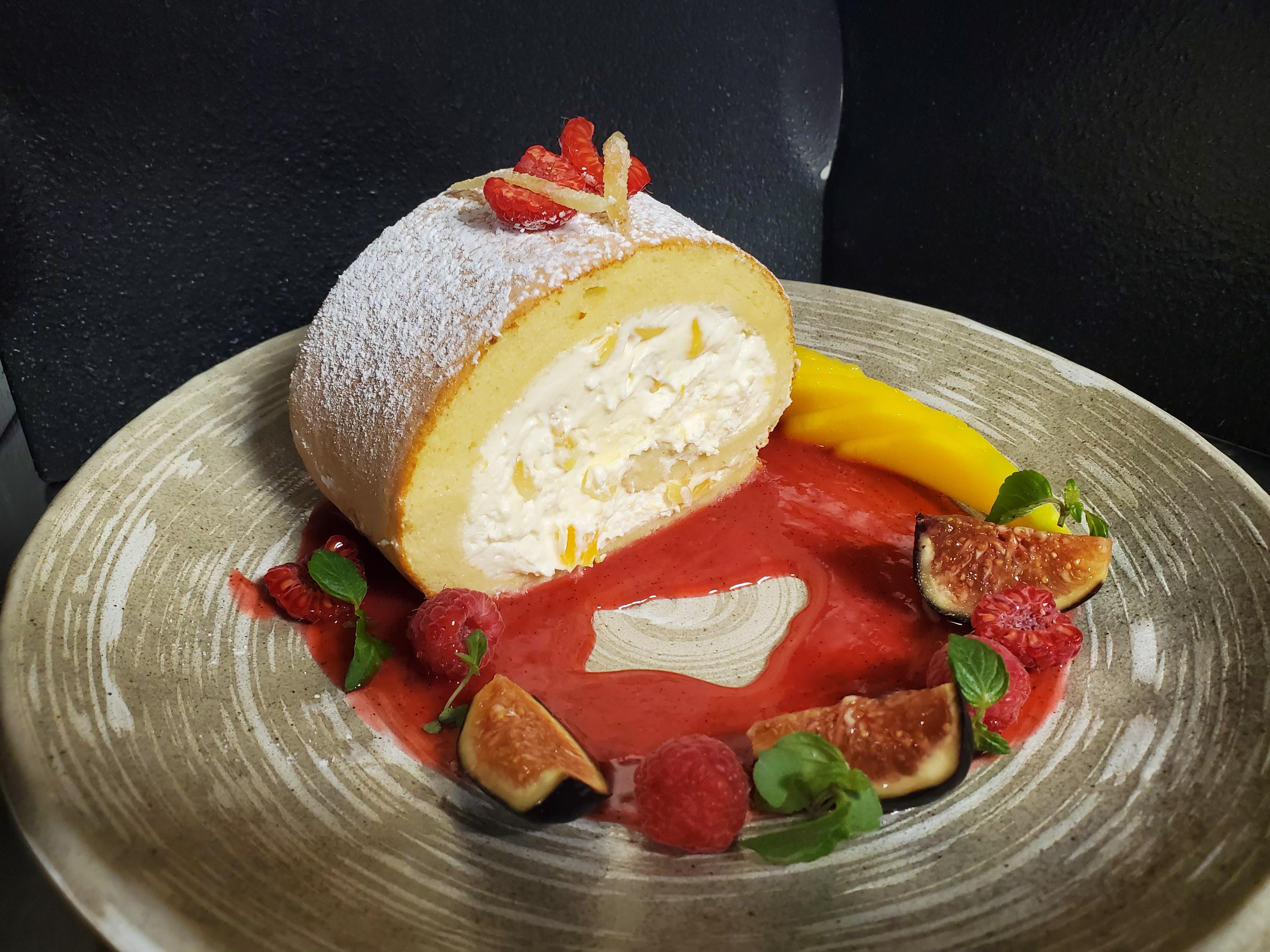 I love the silky filling in this Japanese jelly roll! r/Baking