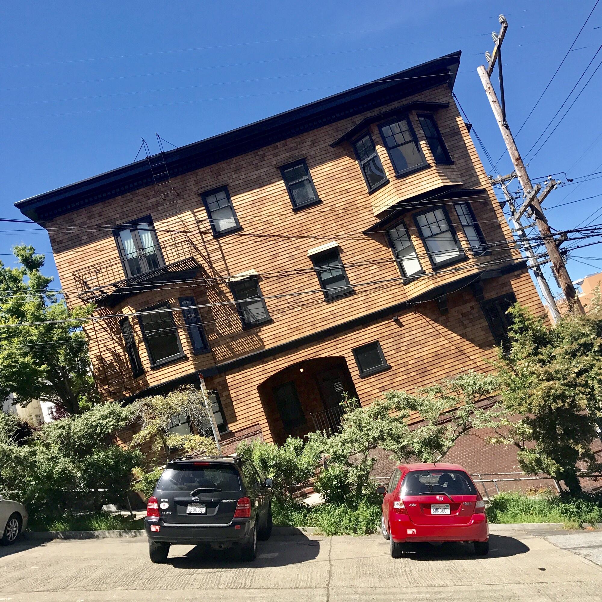 A house on Filbert St. in SanFrancisco. r/confusing_perspective