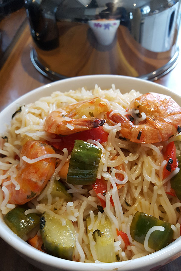 [homemade] Rice noodles with prawns r/recipes