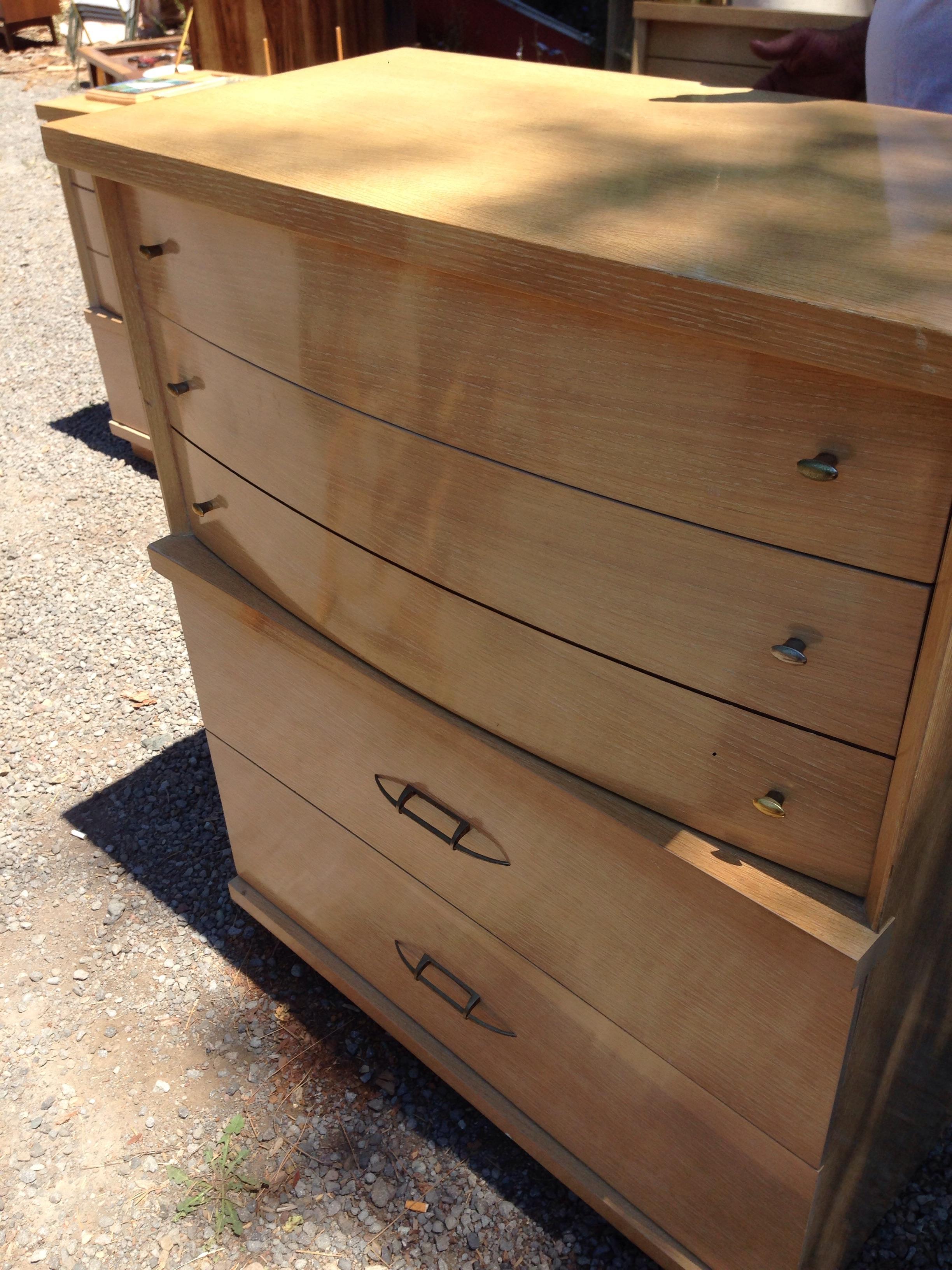 Is this bedroom set mcm? r/midcenturymodern