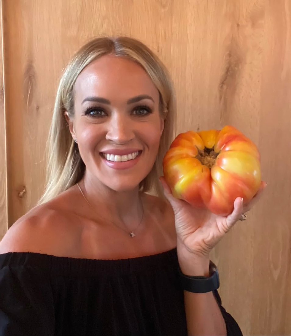 🔞Gorgeous Gardener of Carrie Underwood NUDE | | CelebrityNakeds.com