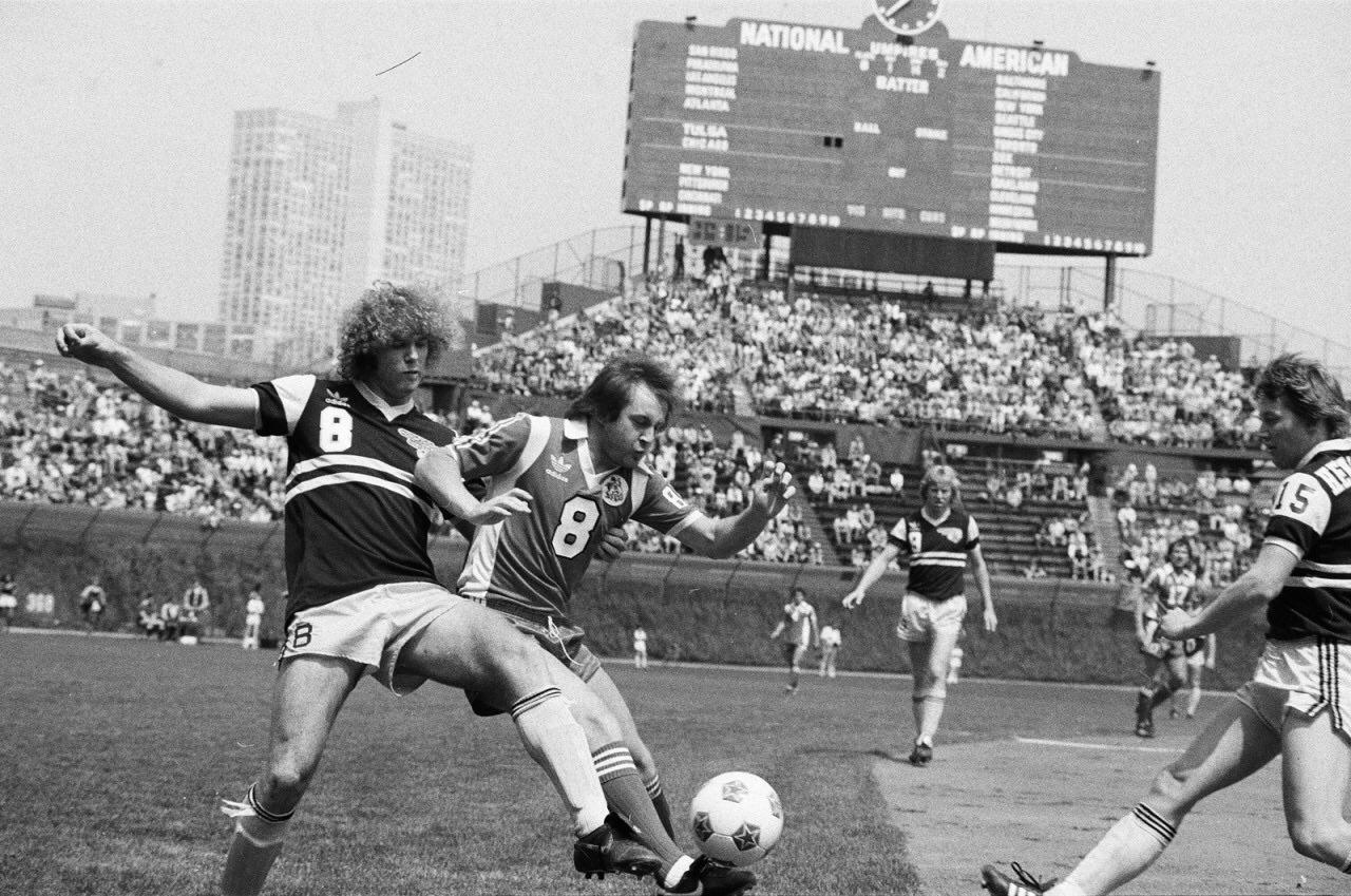 Chicago Sting soccer club plays at Wrigley Field, 1982. r/OldSchoolCool