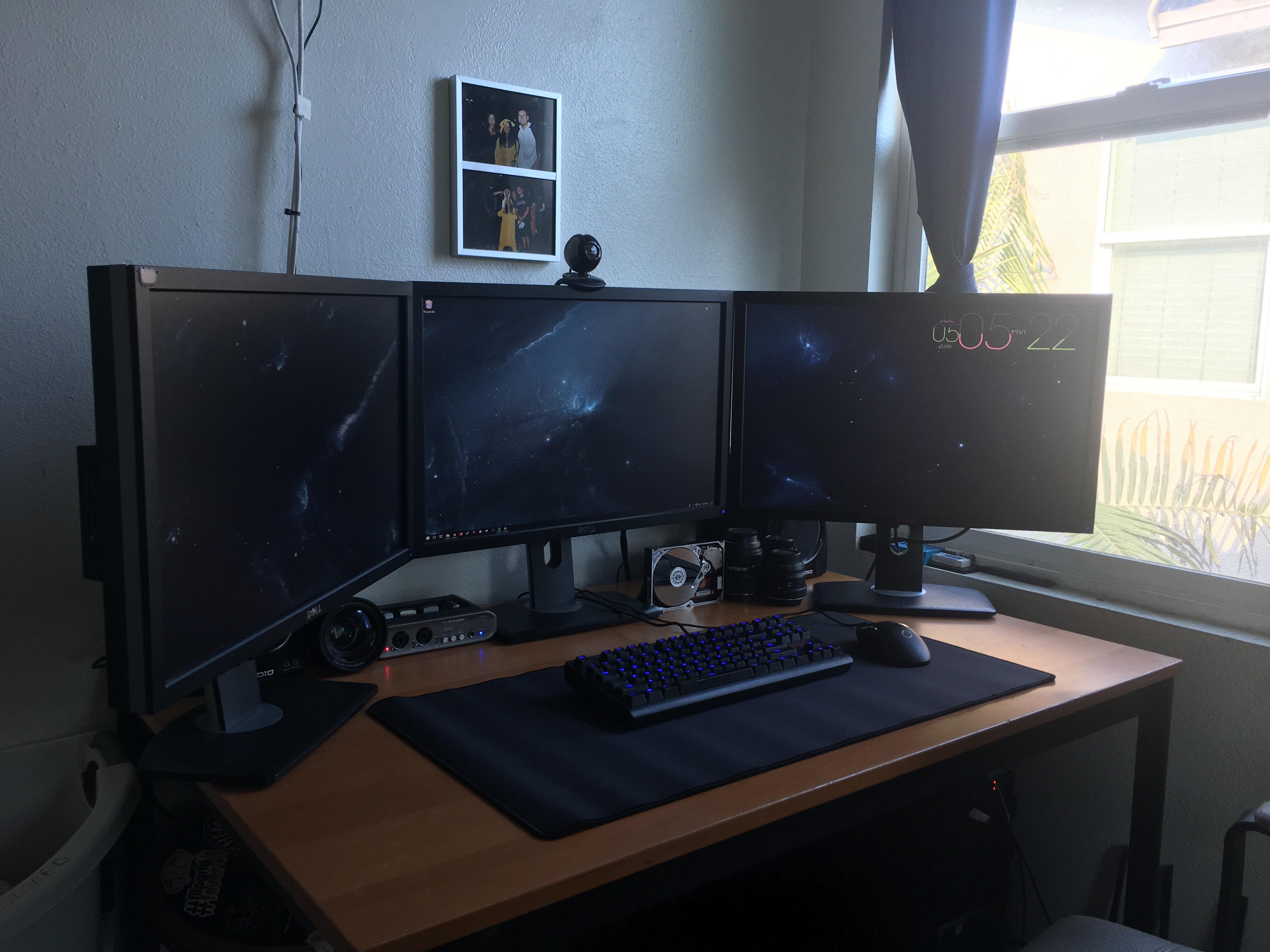 My next investment is going to be a bigger desk. Monitor 1 and 3 are