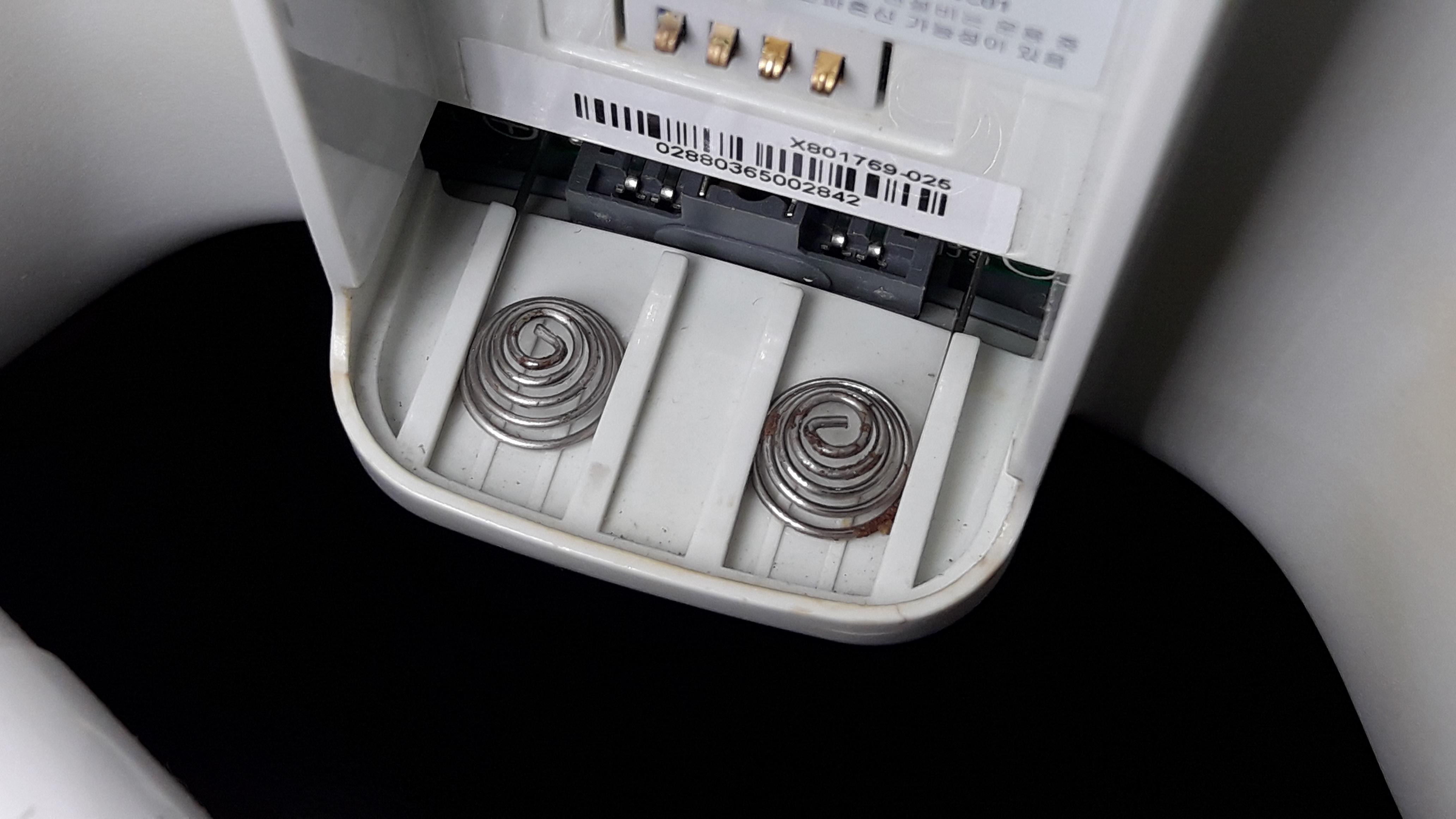 Is this battery corrosion or rust? r/xbox360