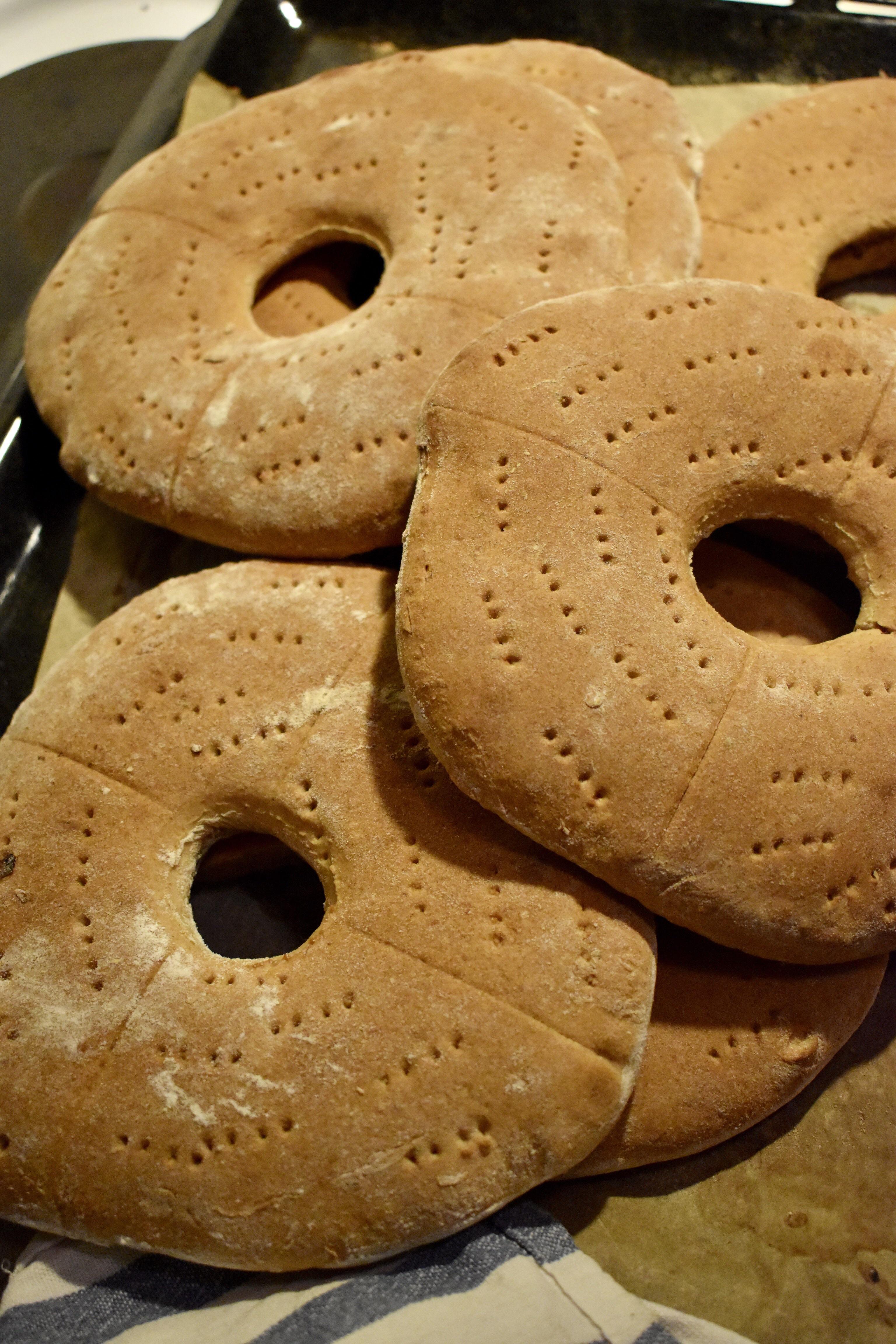 Swedish ”skrädkaka” on sifted rye, wheat, molasses and spices a wonderful traditional