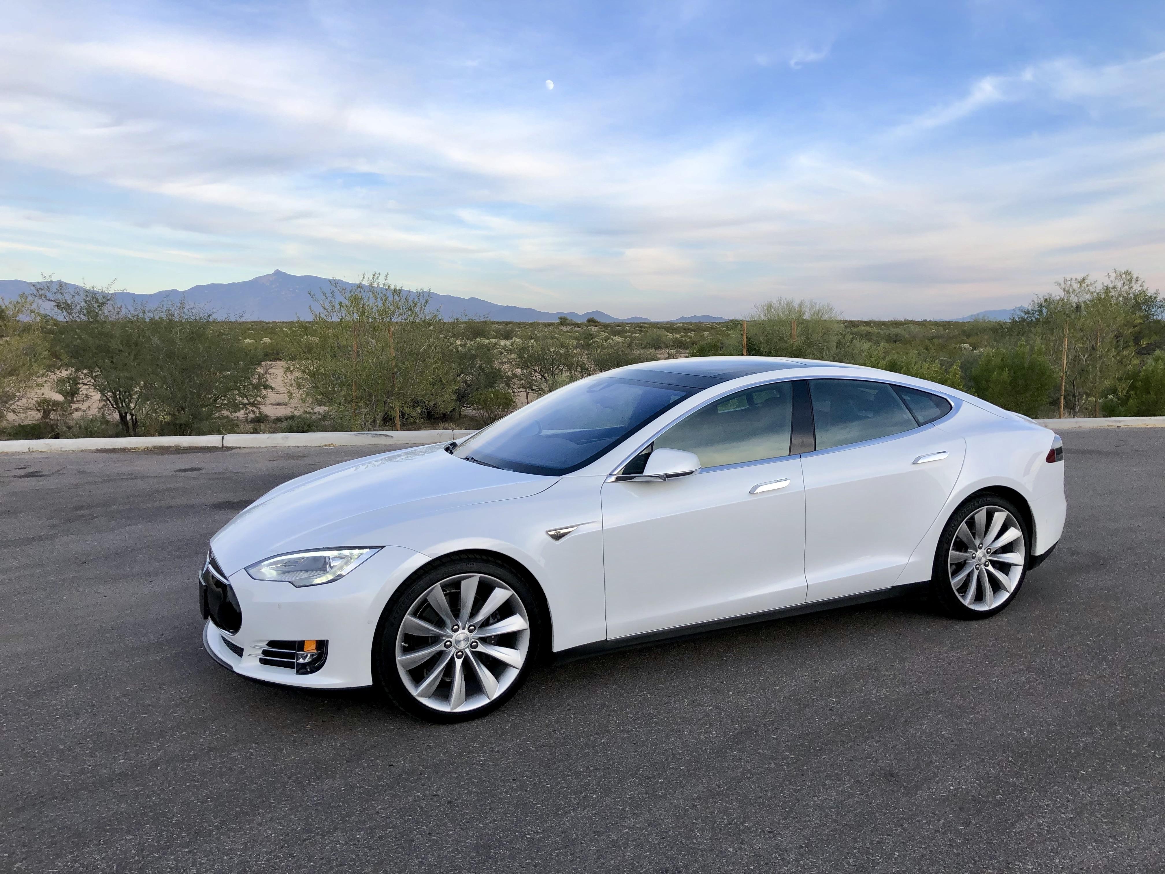 Behind the Tucson, AZ Supercharger r/TeslaPorn