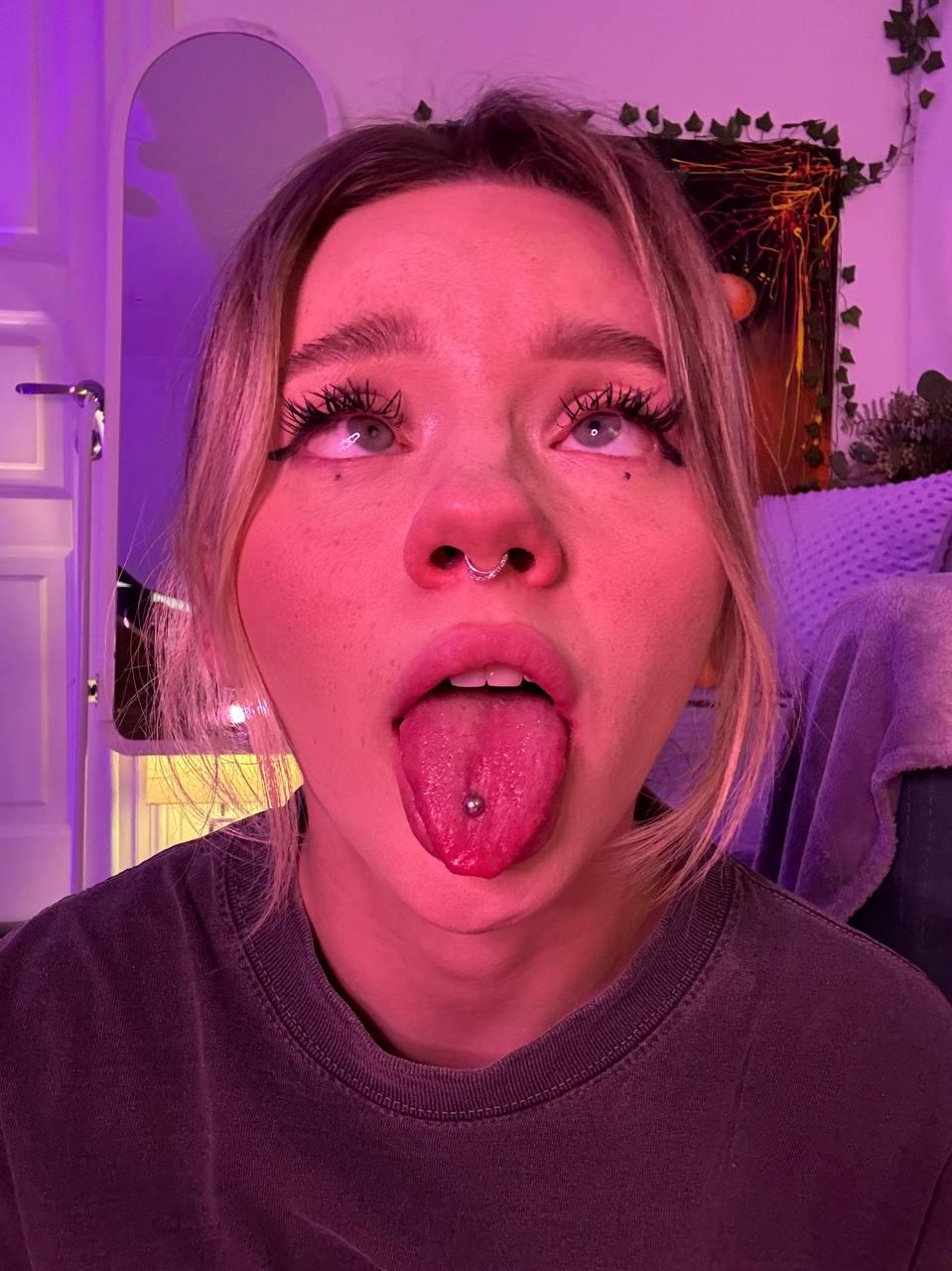 I bet you've never seen an ahegao more perfect than mine : RealAhegao