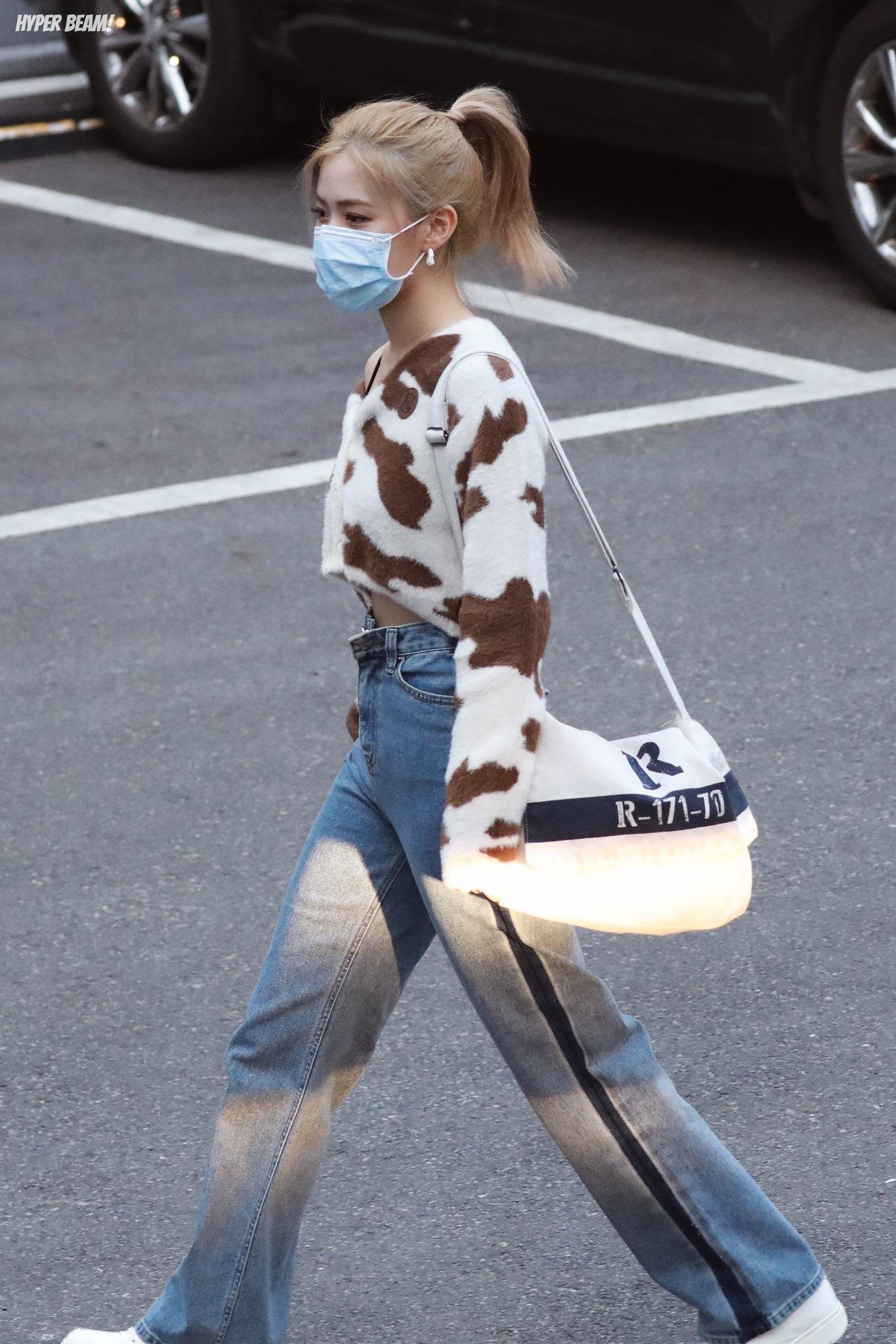 Could Anyone Help Identify Ryujin's Top And (Especially) Her Jeans? Literally Obsessed With This Whole Look 🐄🤍 : R/Kpopfashion