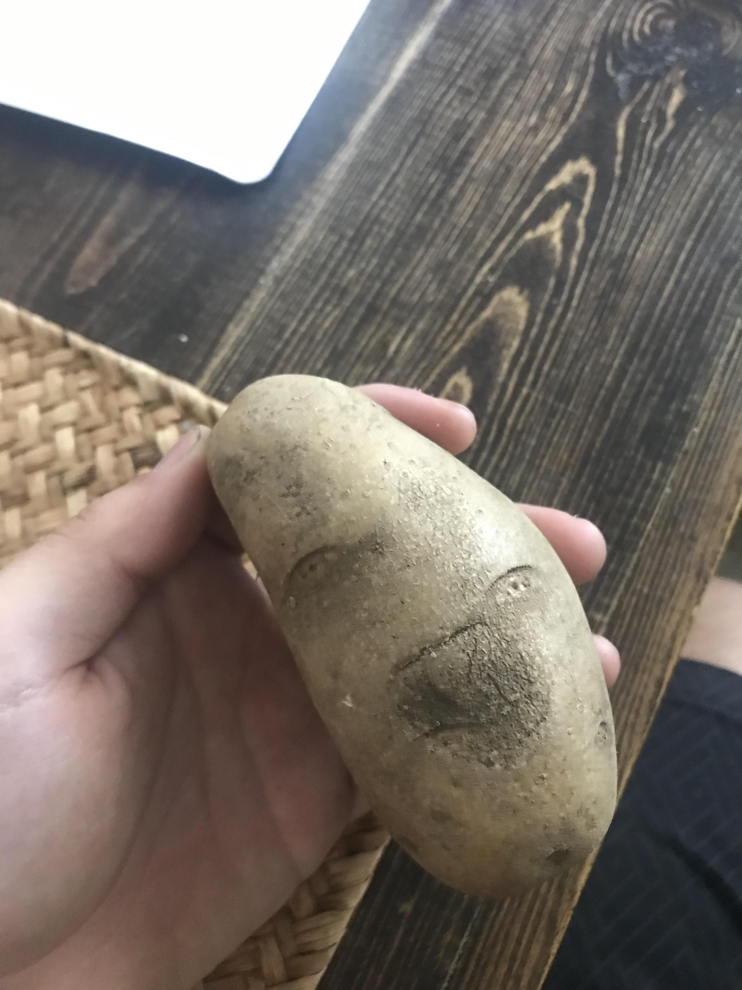 This potato has… eyes? r/mildlyinteresting