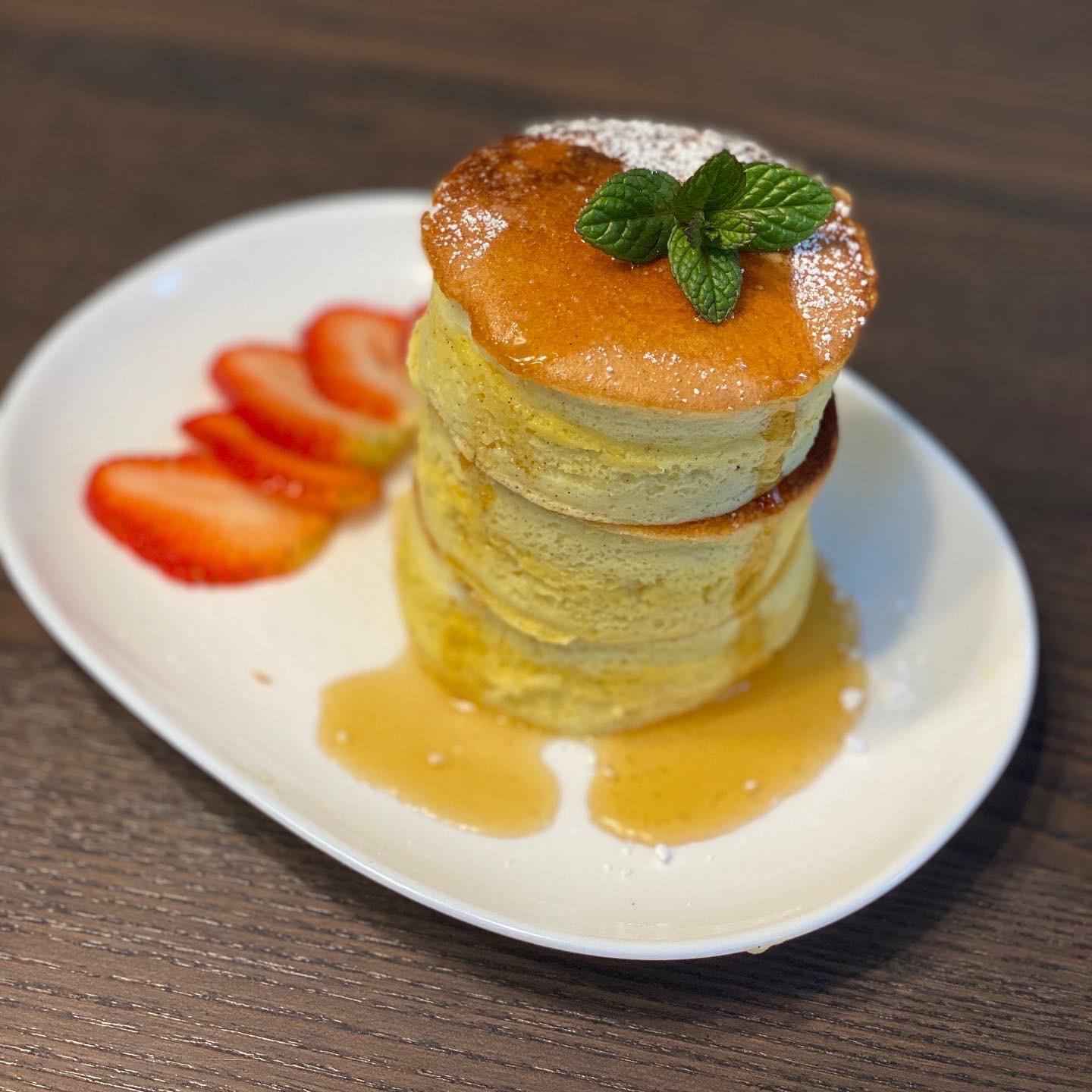 Japanese souffle pancake, with vanilla bean. [homemade] r/food