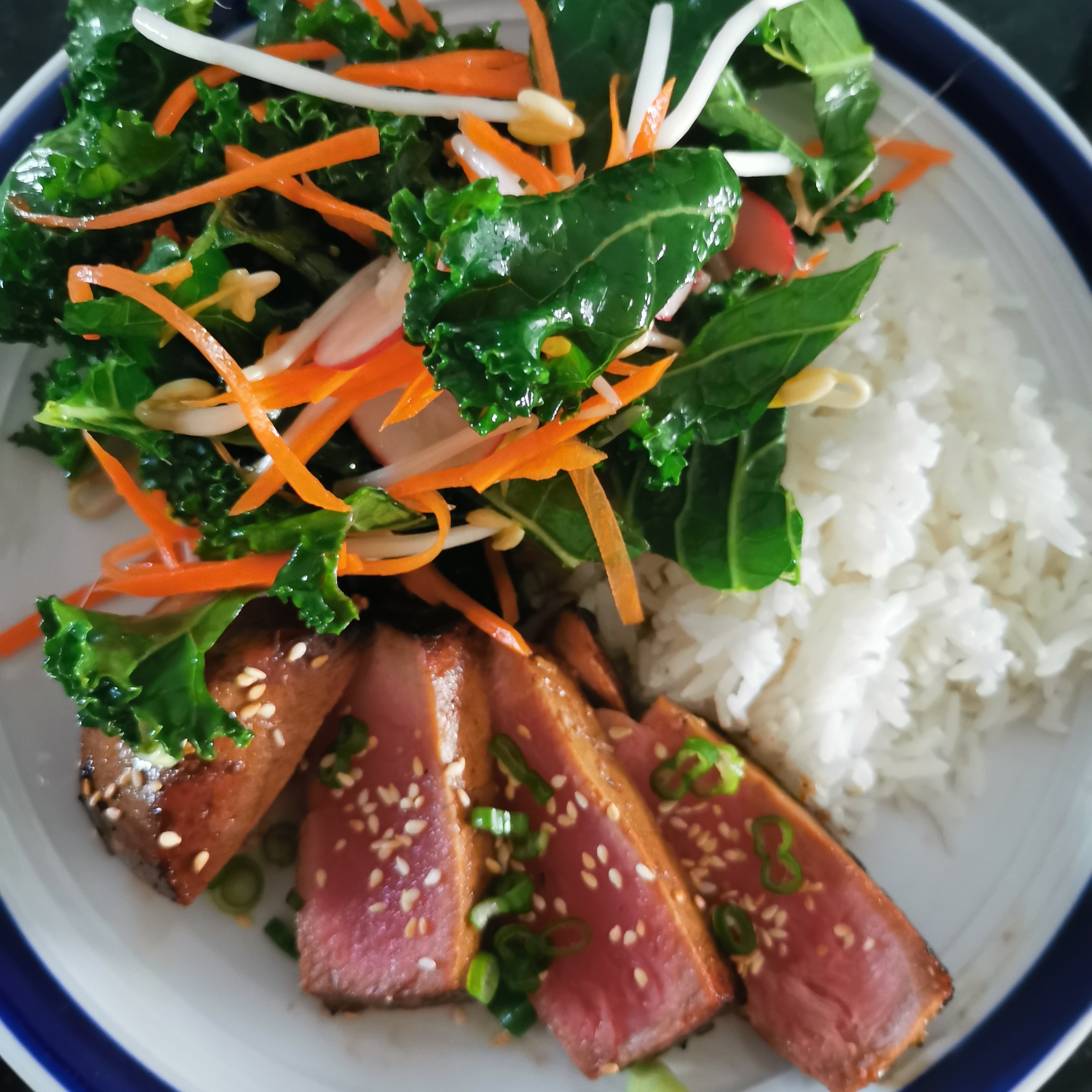 [Homemade] Seared tuna and kale salad with rice r/RICE