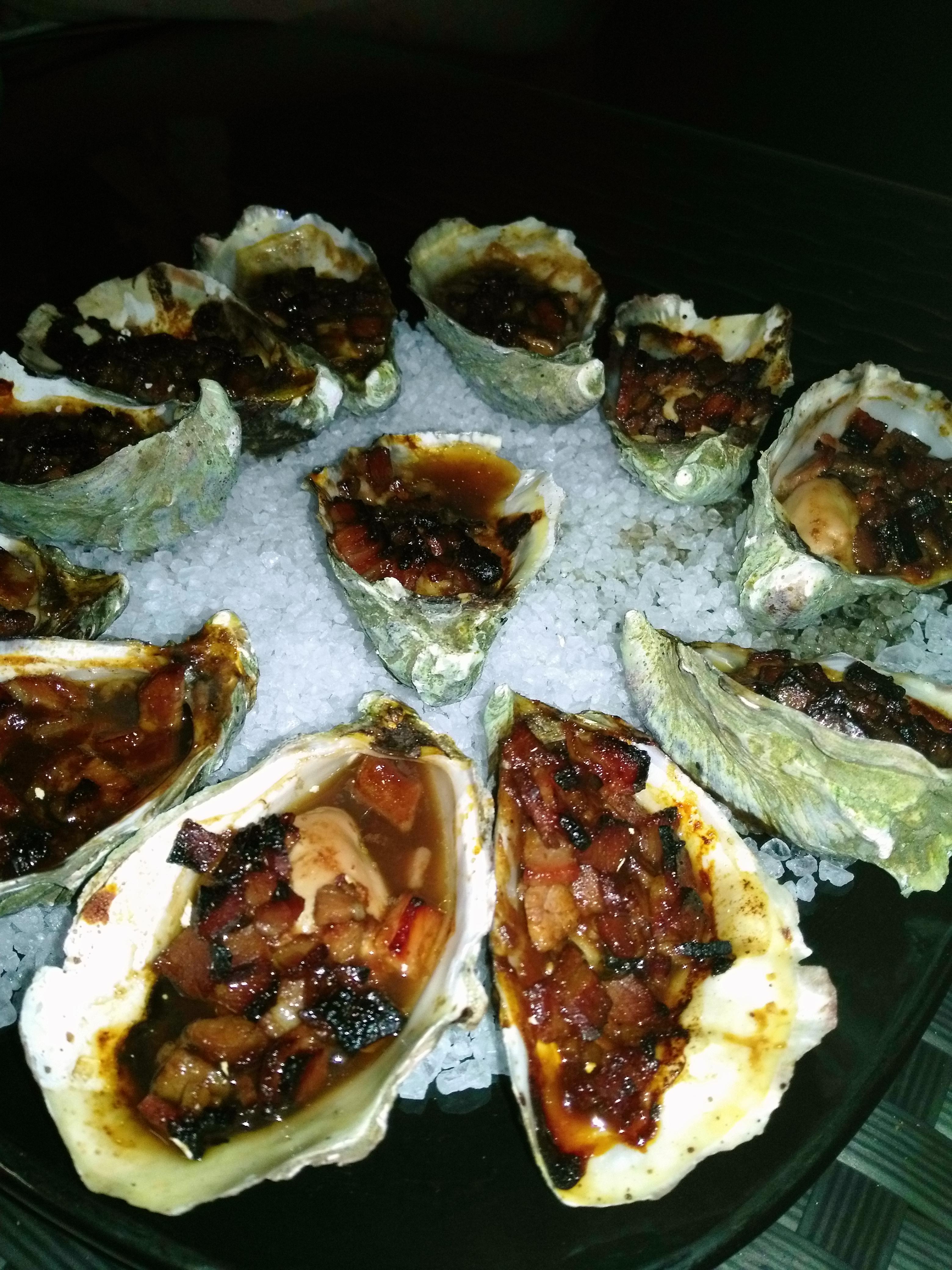 Oyster kilpatrick at splash seafood restaurant in cairns,qld.😍 [OC] [3120 4160] r/FoodPorn