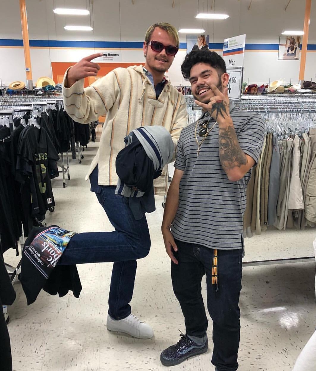 Stars in a duffle bag, Goodwill hunting 🌟 r/6dogs