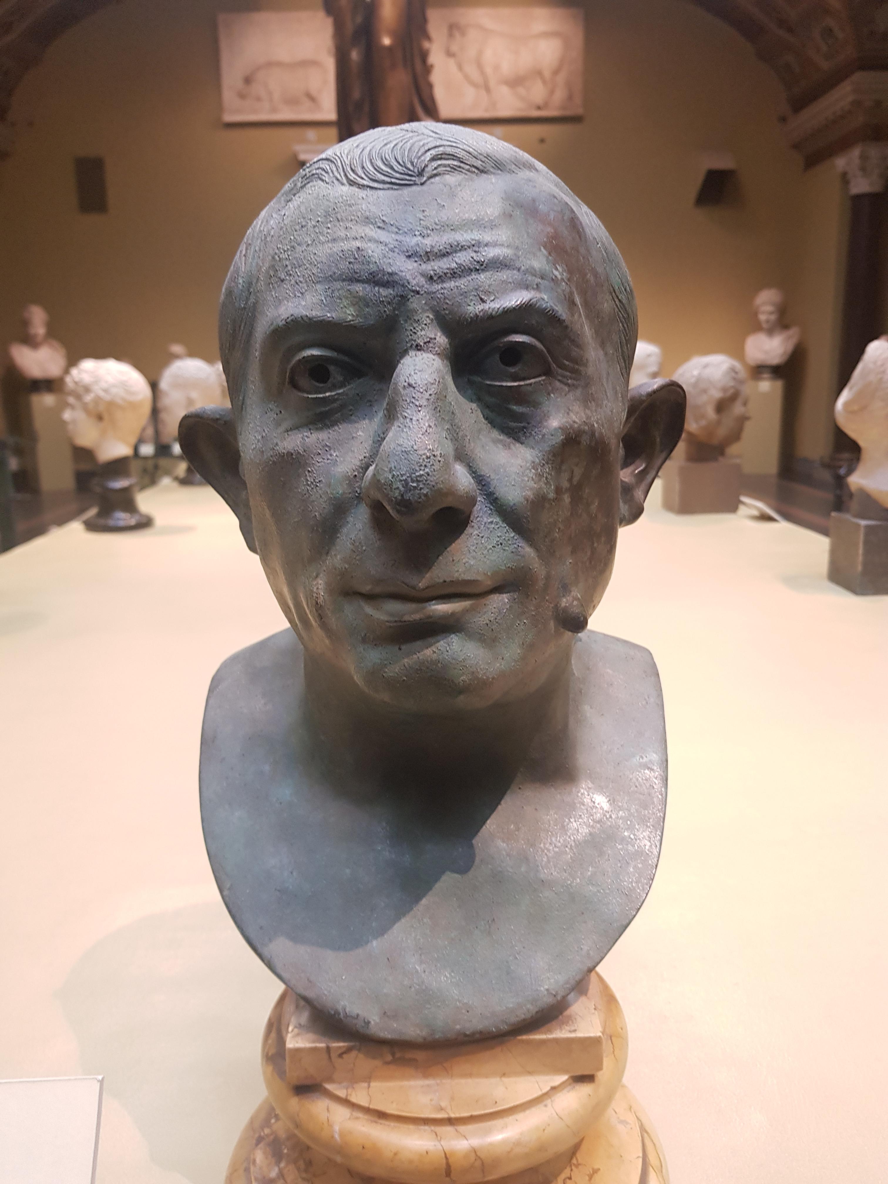 Bust of Lucius Caecilius Iucundus of the Cambridge latin course r