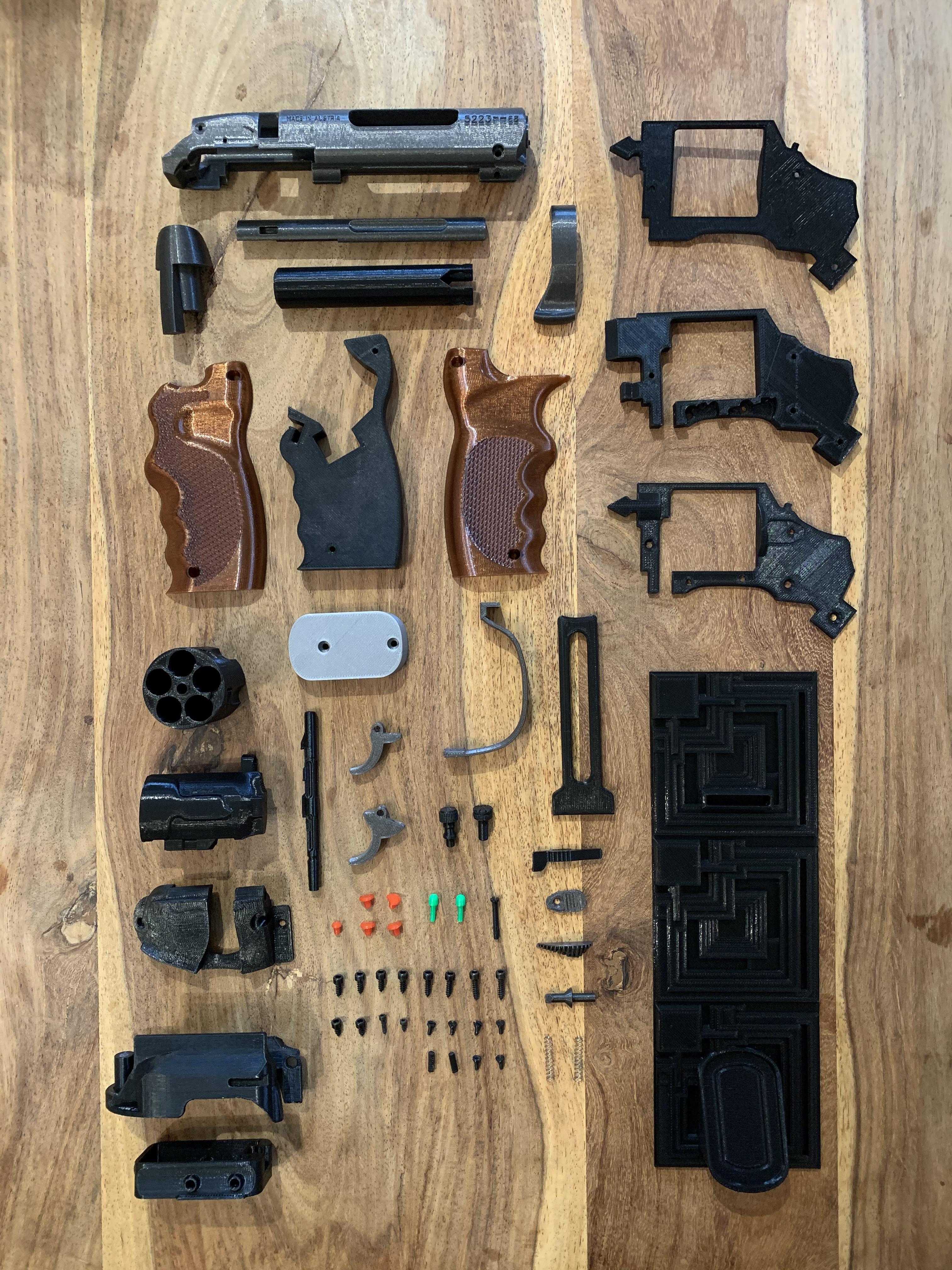 Getting ready to build the best blaster in movie history r/knolling