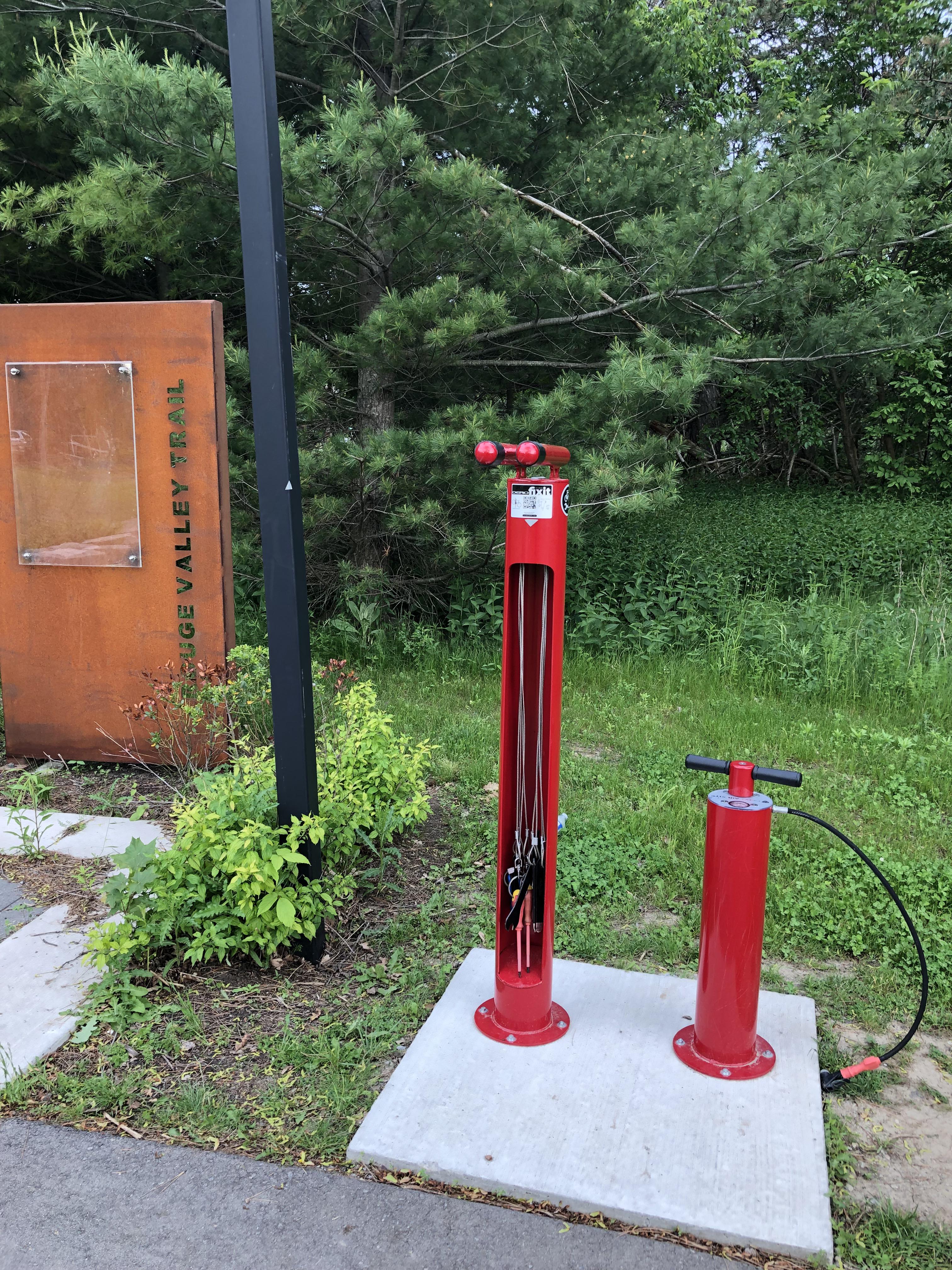 A repair station on the Markham bike trail! Cool! r/Markham