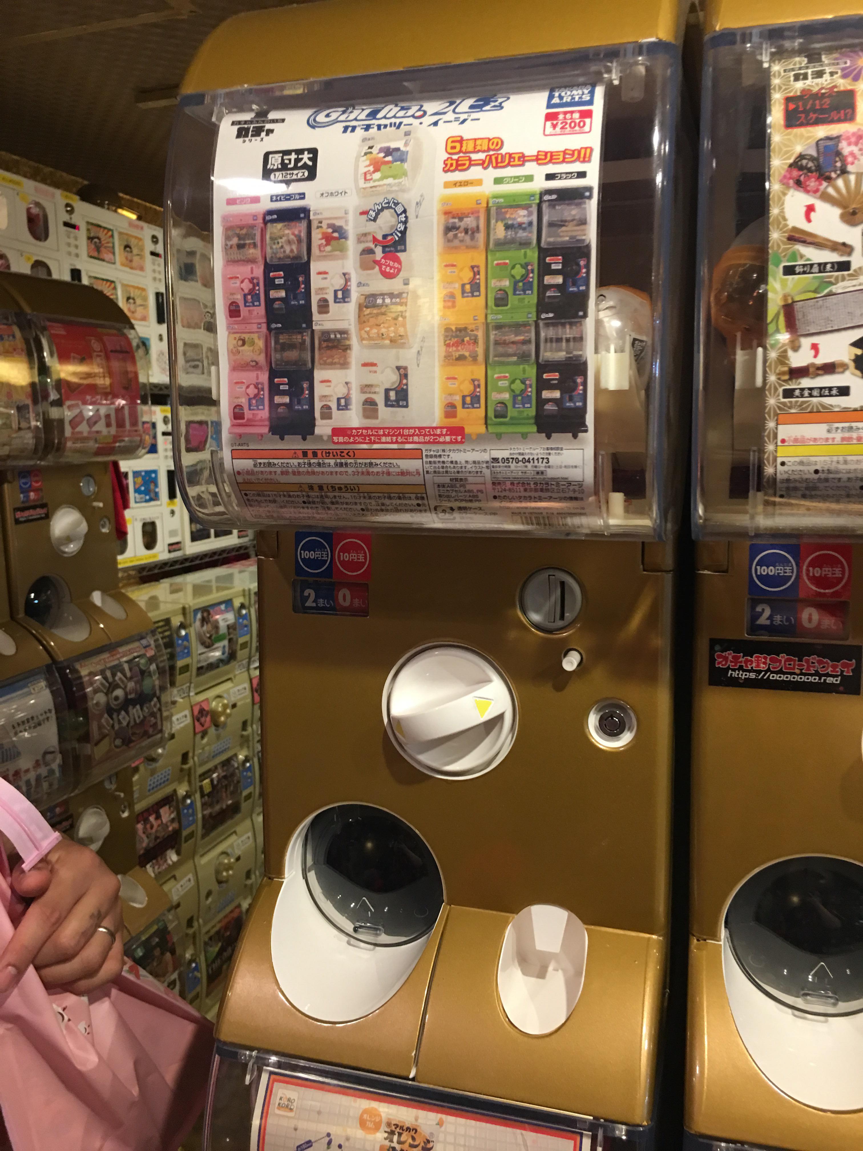 A gachapon gachapon. 2healthbars