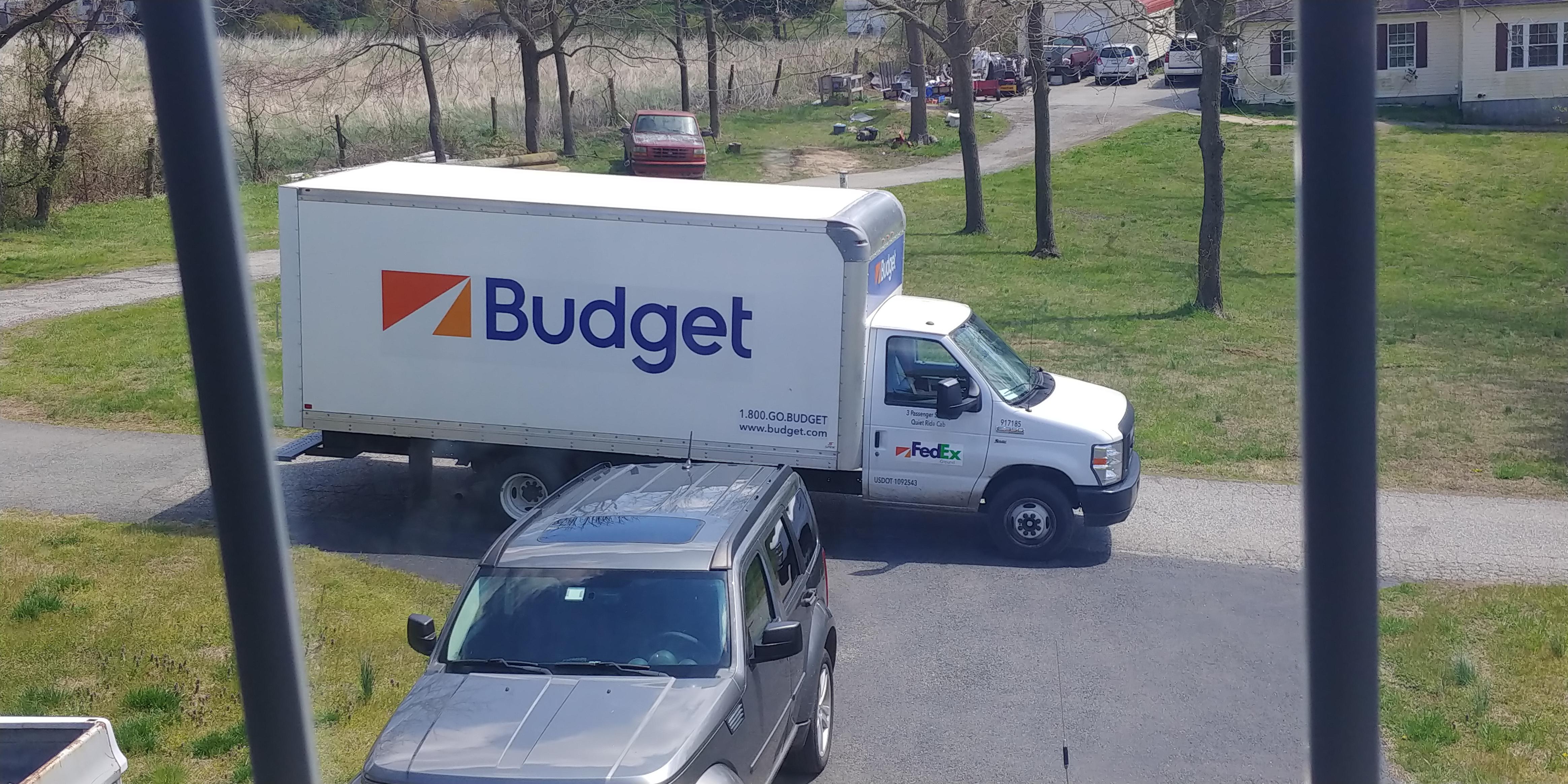 [OC ]Fedex is using budget trucks to deliver packages. r