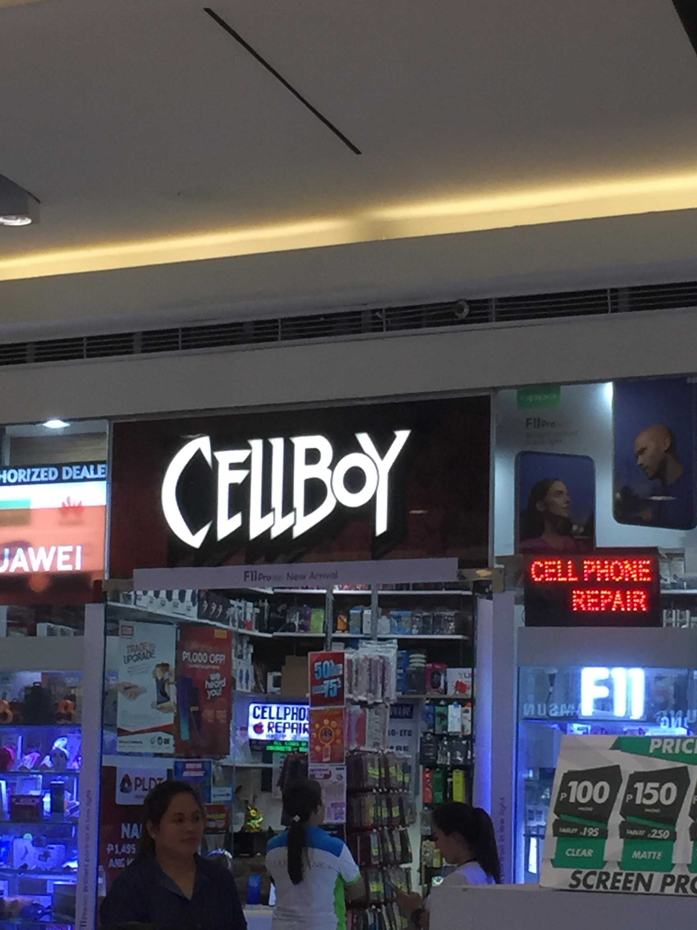 A cellphone repair store r/crappyoffbrands