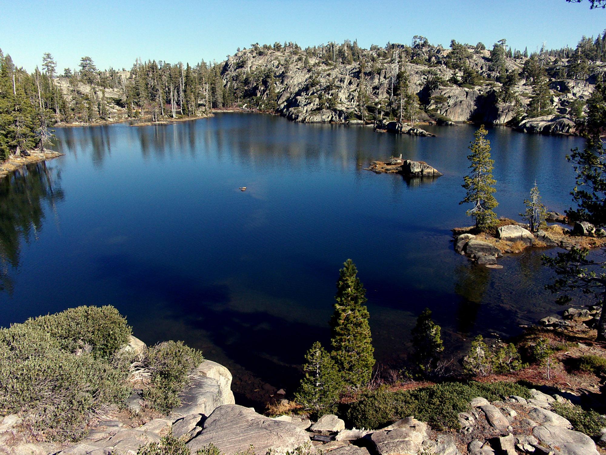 Loch Leven Lakes, California Sierra [2000x1500][oc] r/EarthPorn
