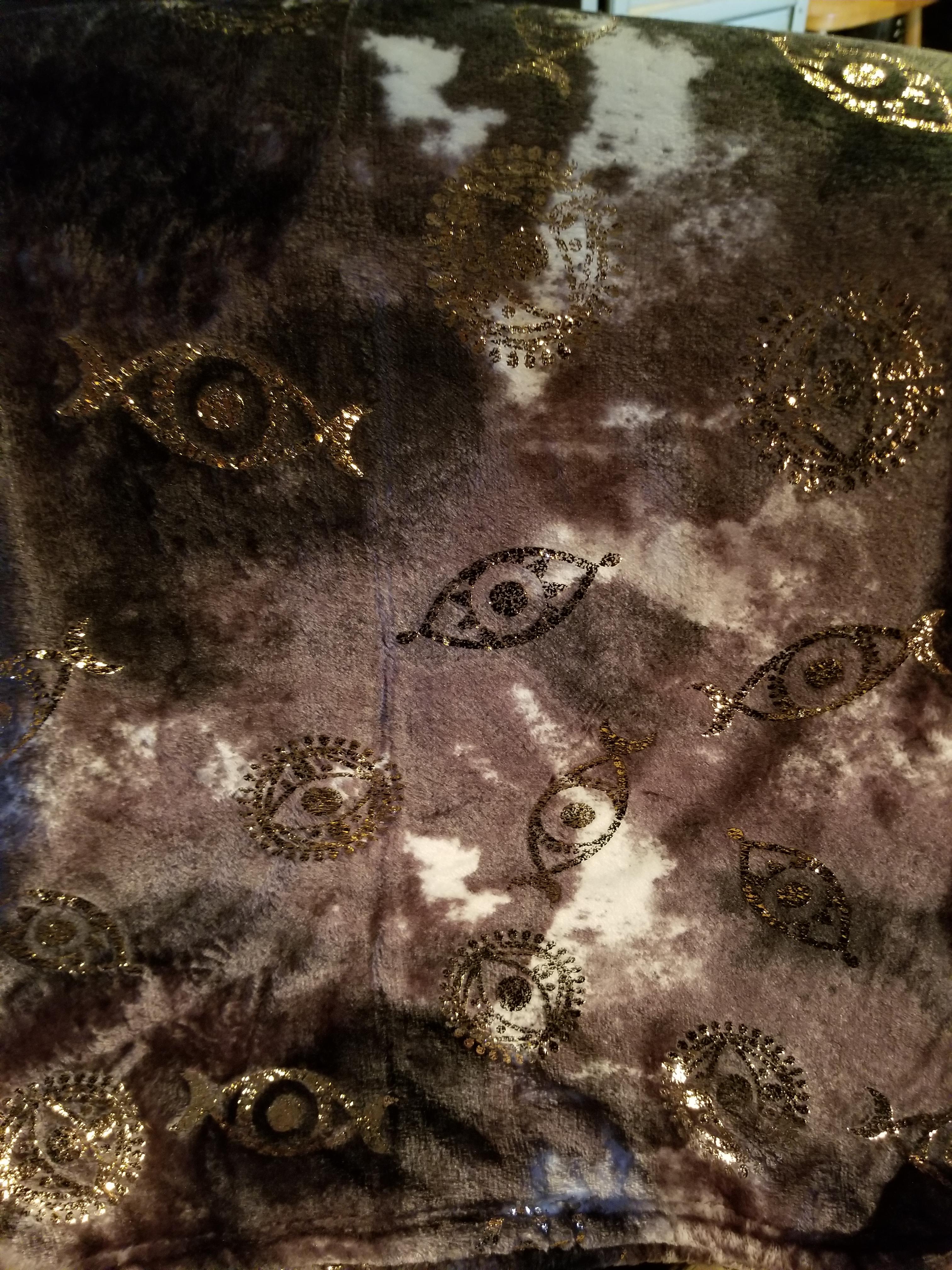 Found this blanket at Ross yesterday and I immediately decided I had to