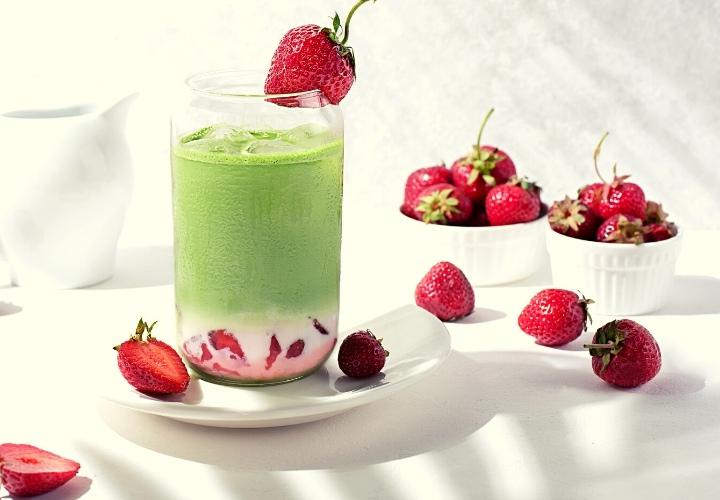 Strawberry Matcha Latte Recipe (Boba Guys Copycat) r/Veganinspire