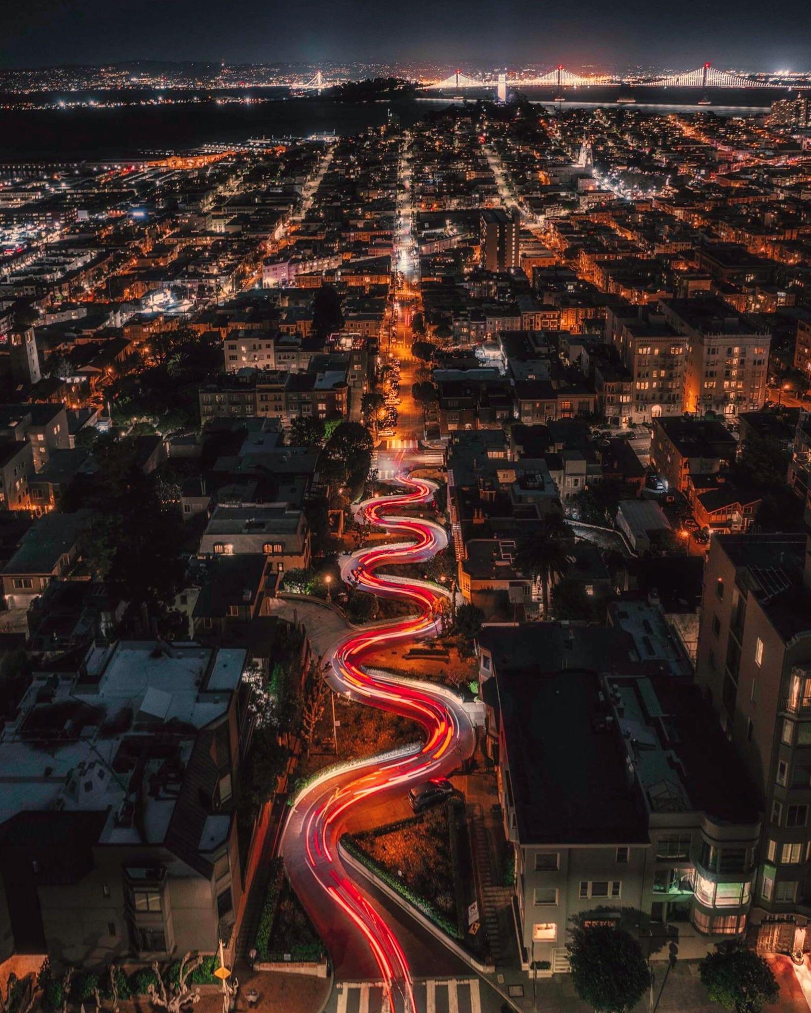 Winding down Lombard Street, San Francisco [OC] 1638x2047 r/ExposurePorn