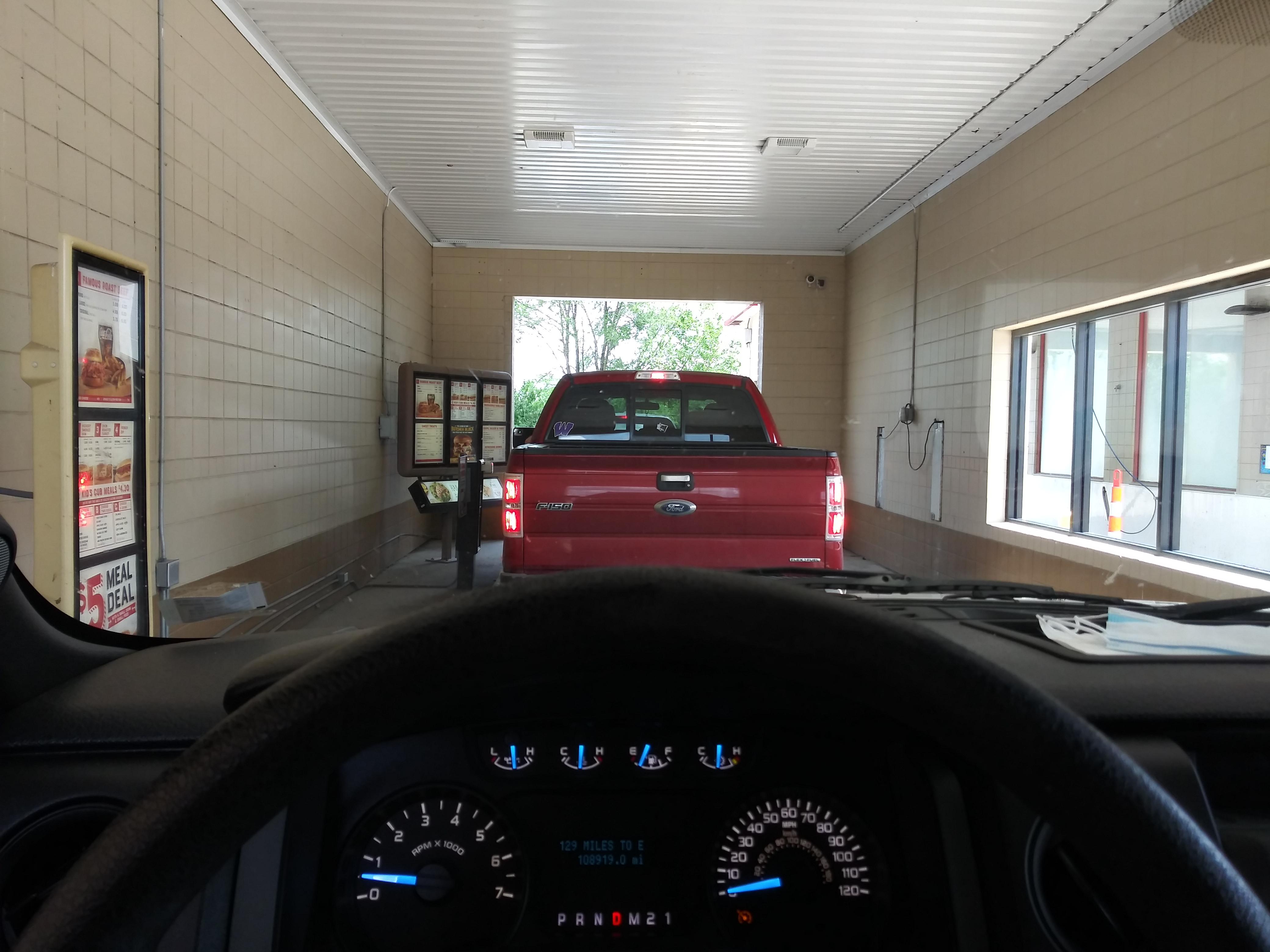 This fast food drive thru used to be a car wash. r/mildlyinteresting
