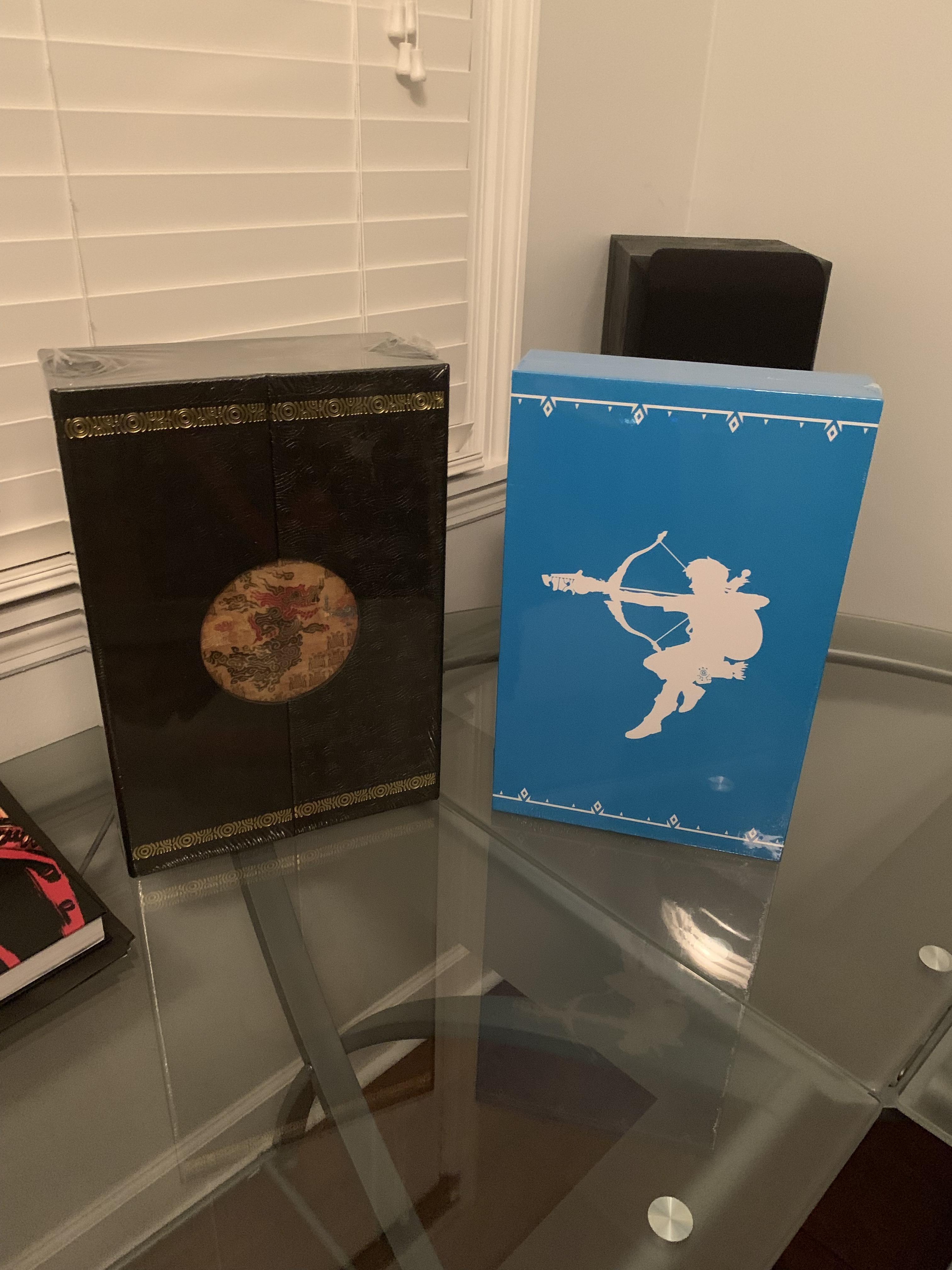 The new BOTW Dark Horse releases side by side r/Breath_of_the_Wild