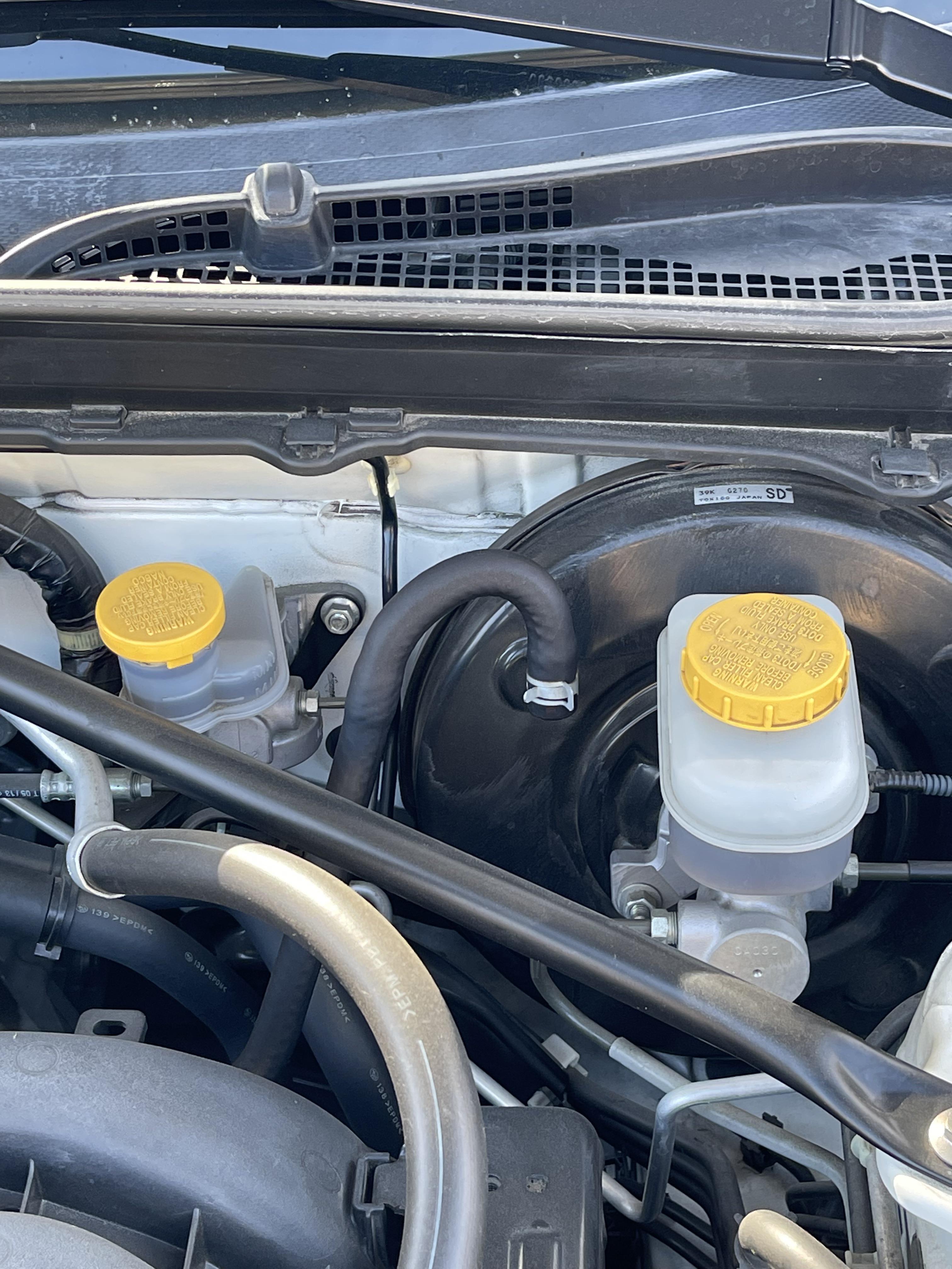 are these both brake fluid reservoirs? r/ft86