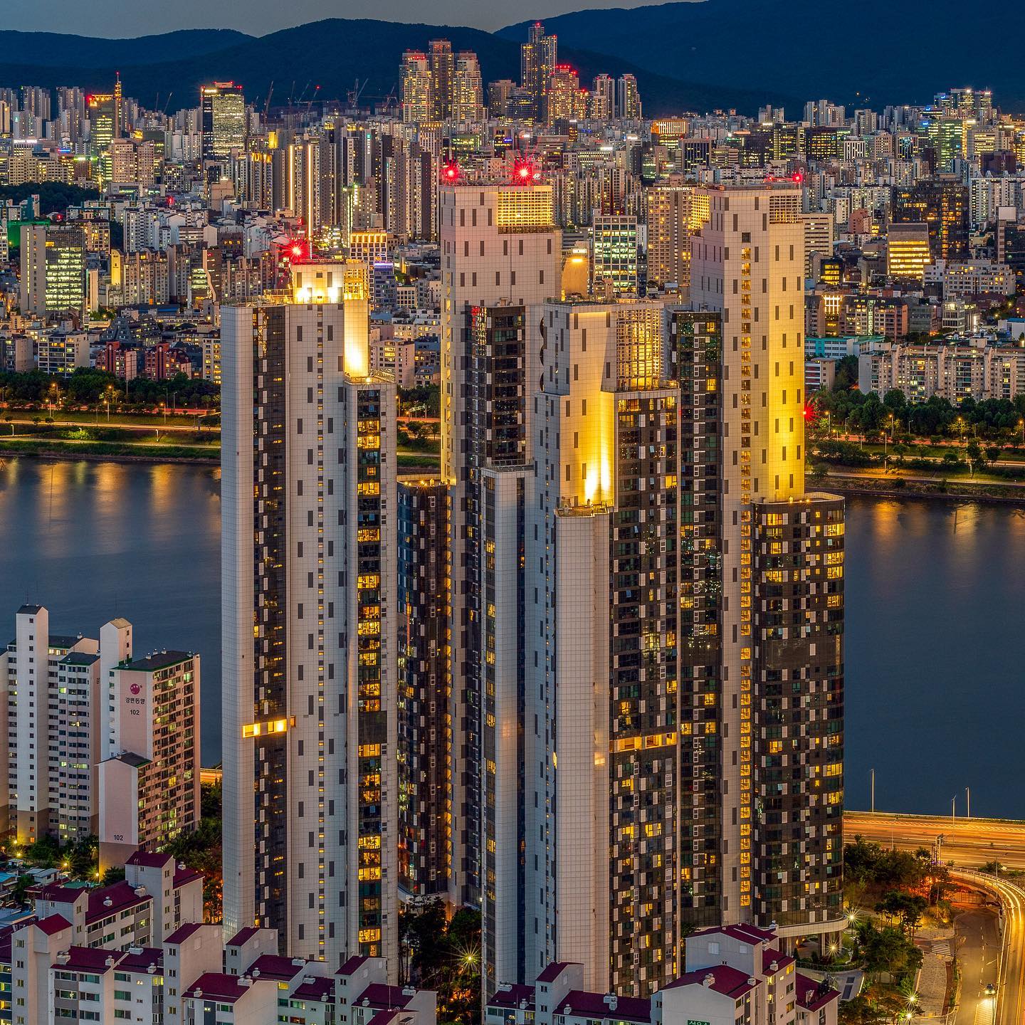 Trimage Apartments next to the Seoul Forest in Seongsu Ward, Seongdong