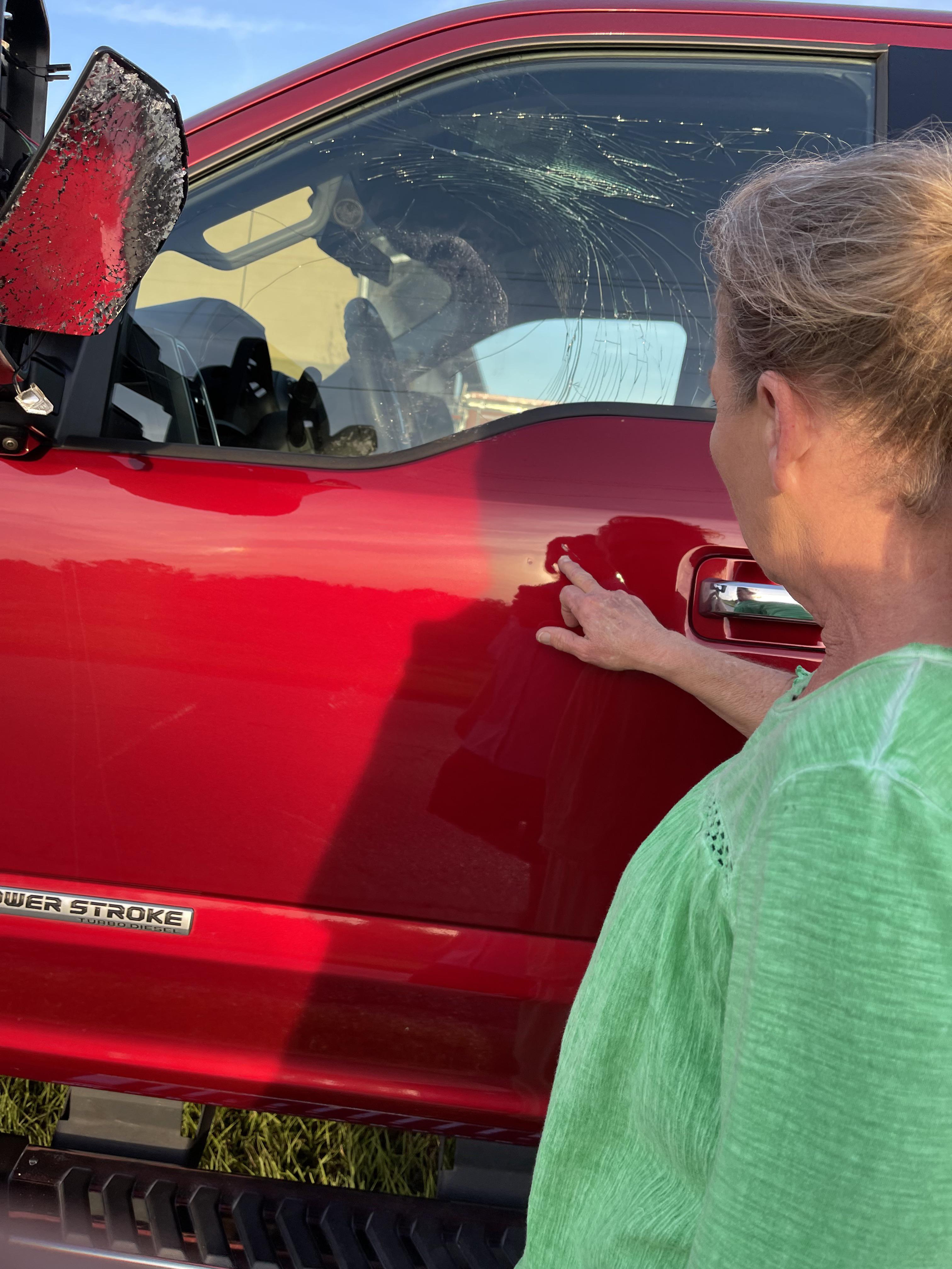 The other lady’s truck after our mirrors kissed r/Ford