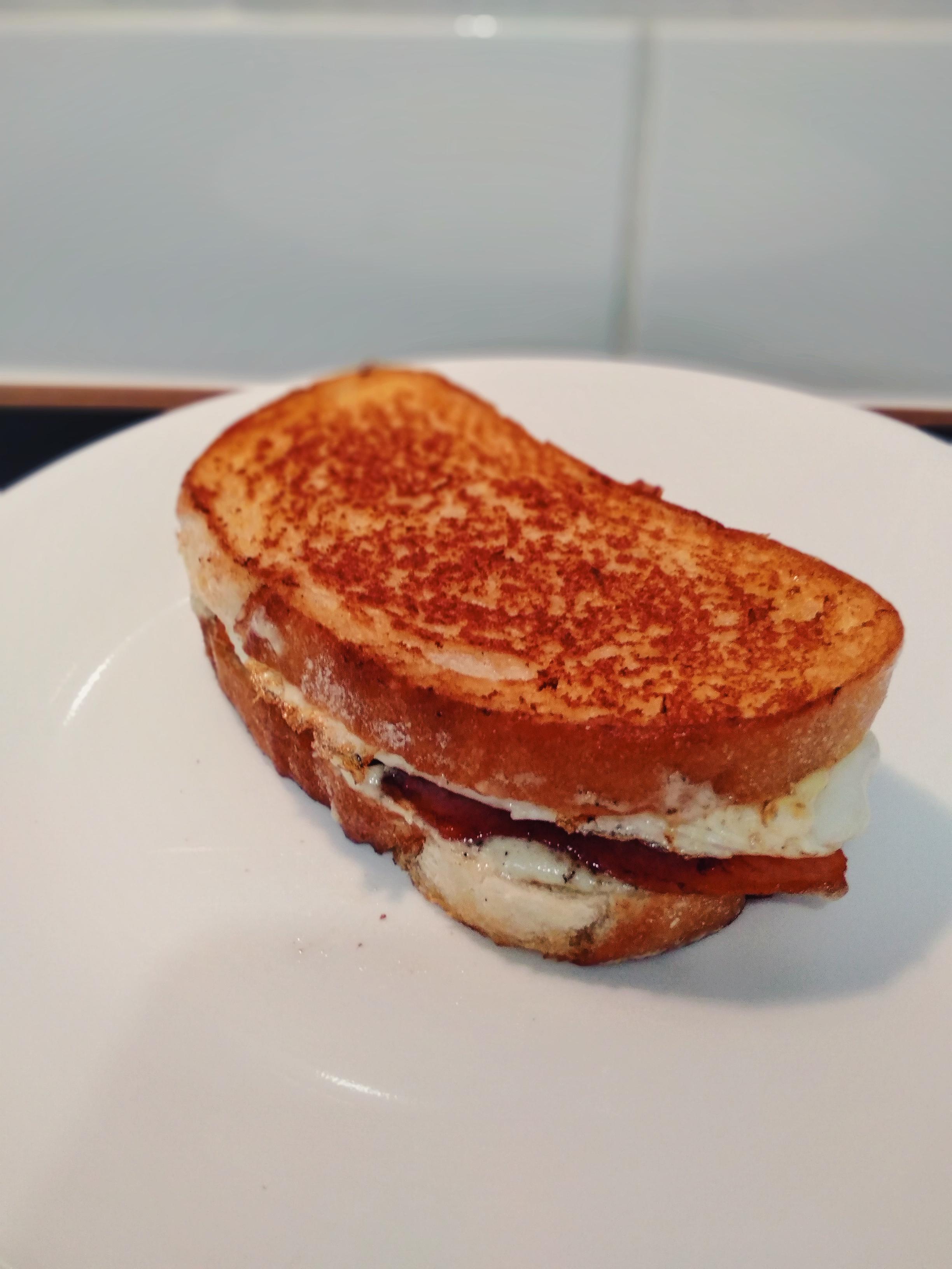 [Homemade] Bacon, egg and cheese sandwich toasted in a fry pan. r/food