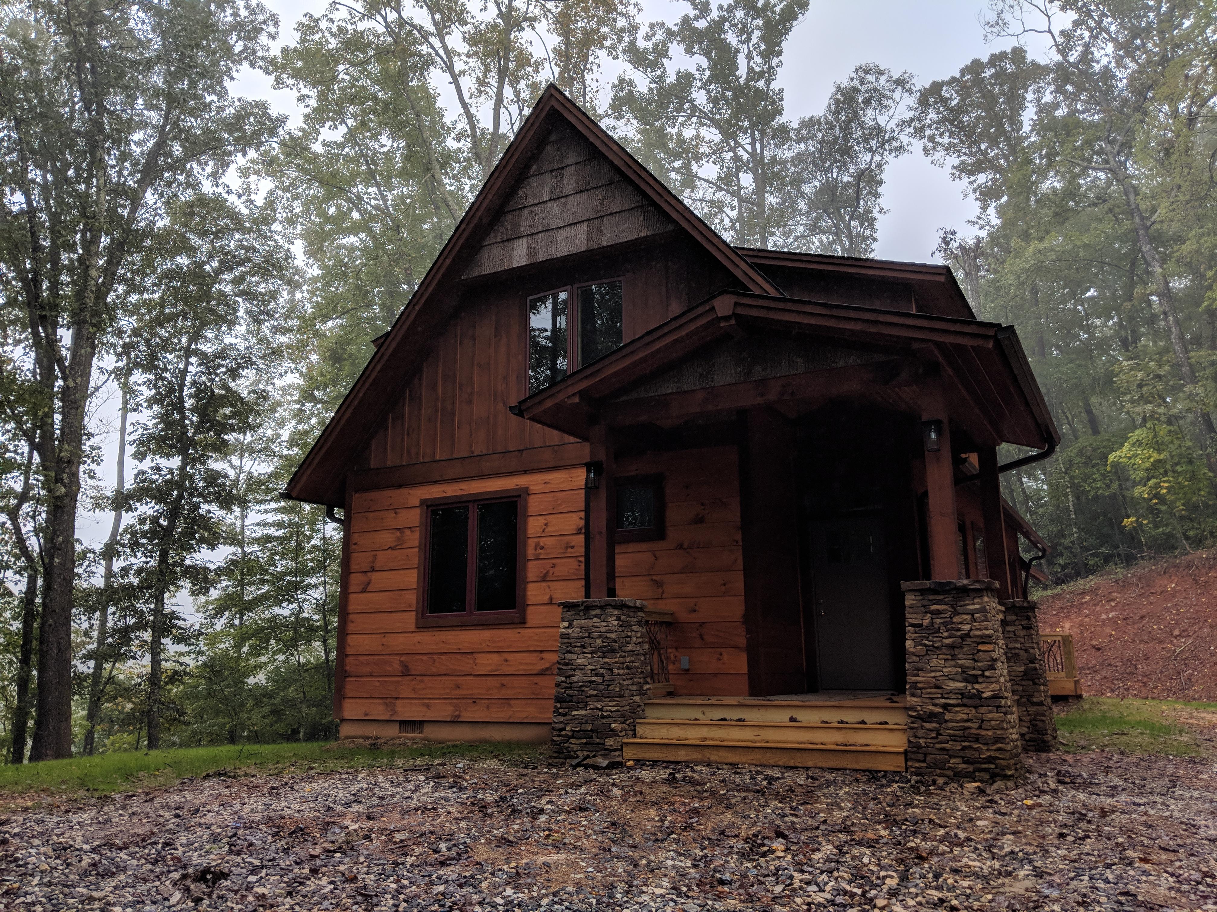 Rainy day in Little Switzerland, NC. [OC] r/WNC