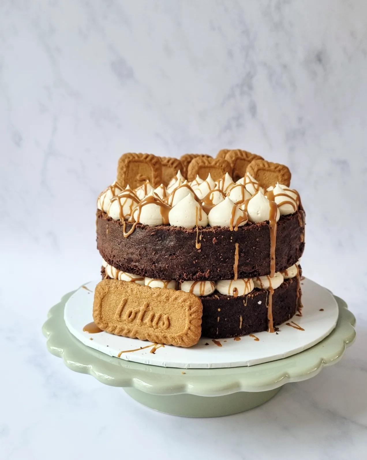 Made this chocolate speculaas cake for a gathering. It was fun making a