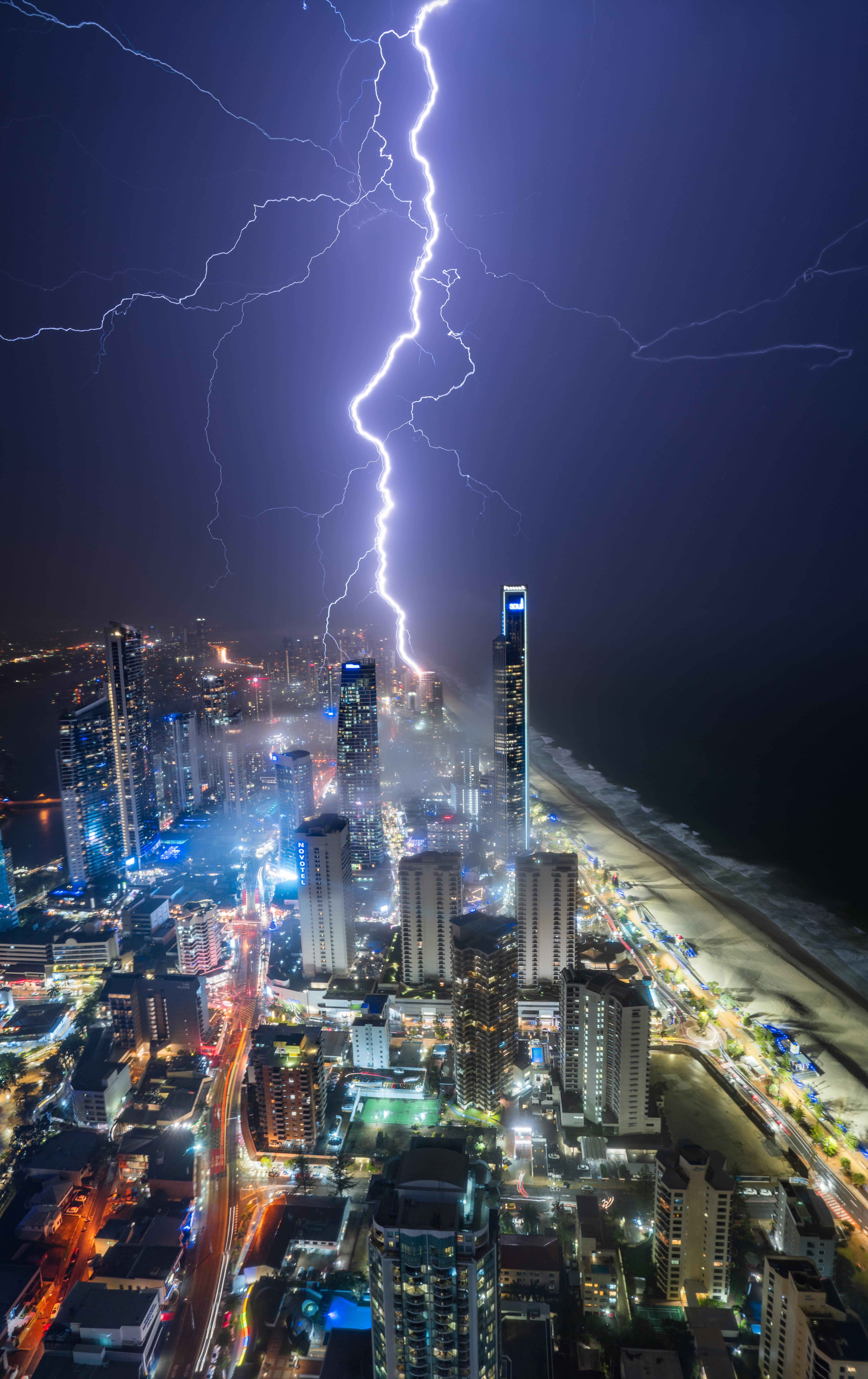 Lightning Strike on the Gold Coast, Australia r/pics