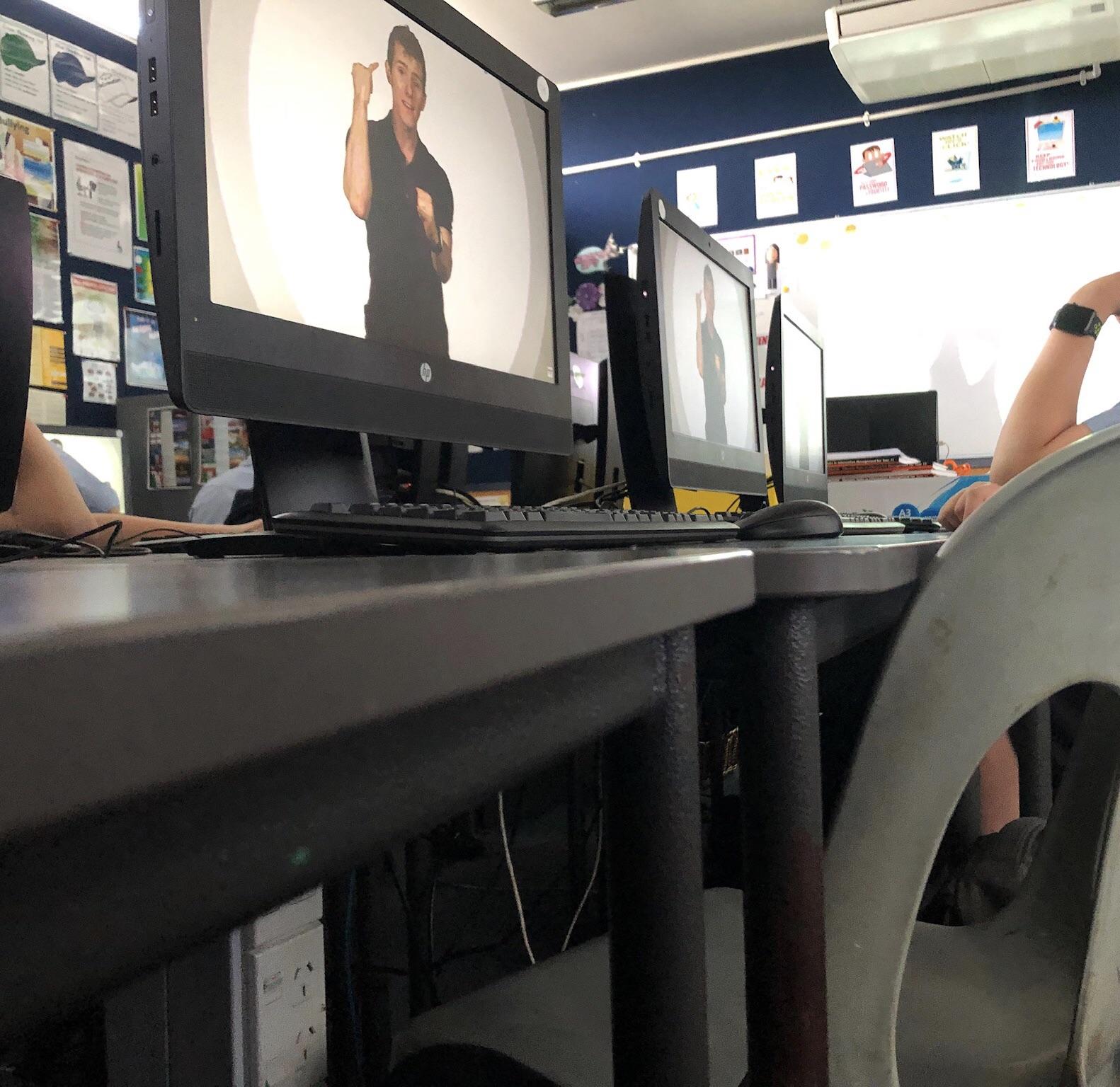 Streaming Linus on every monitor in the class r/LinusTechTips