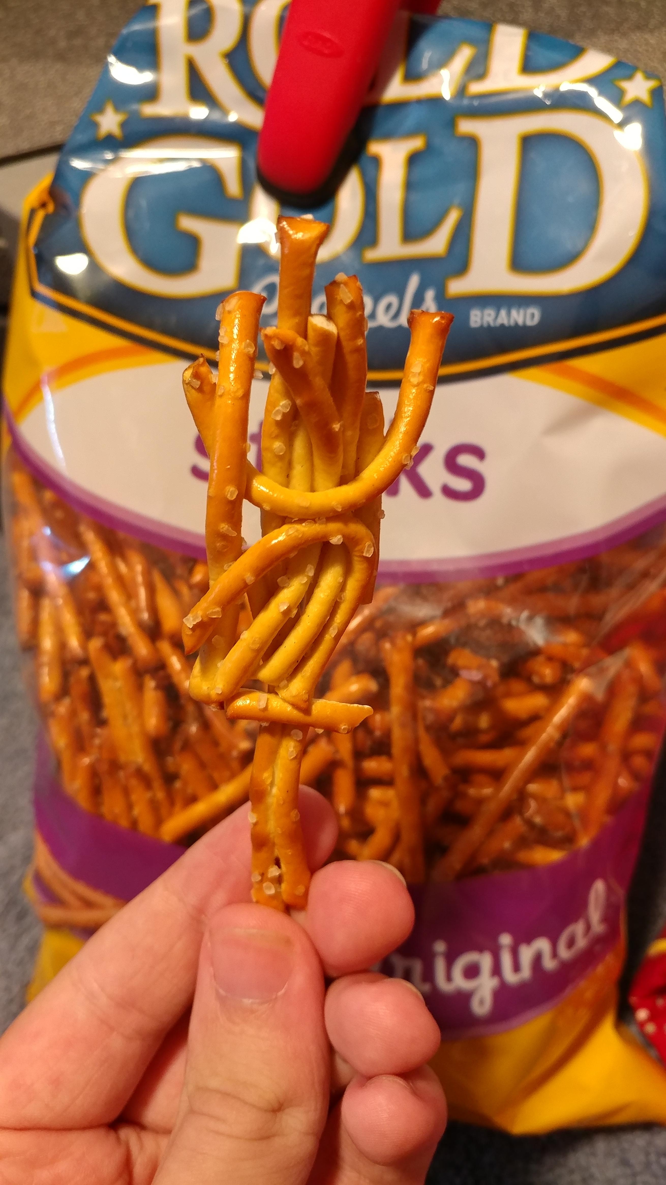 These very twisted pretzels from a sticks bag r/mildlyinteresting
