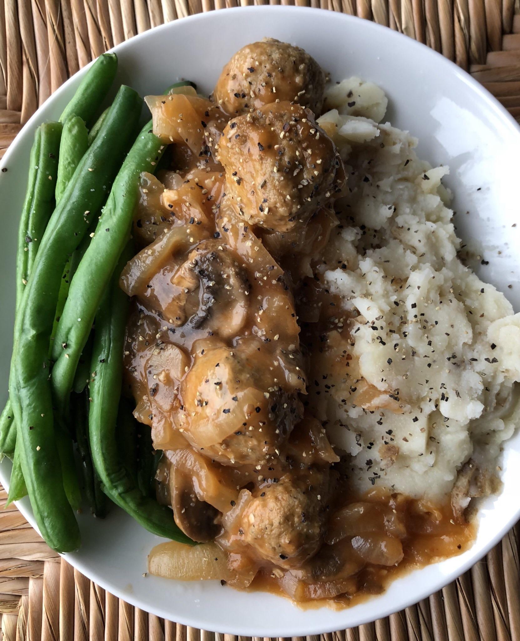 Turkey Meatballs w/ Mashed Potatoes and Green Beans 350 cal r