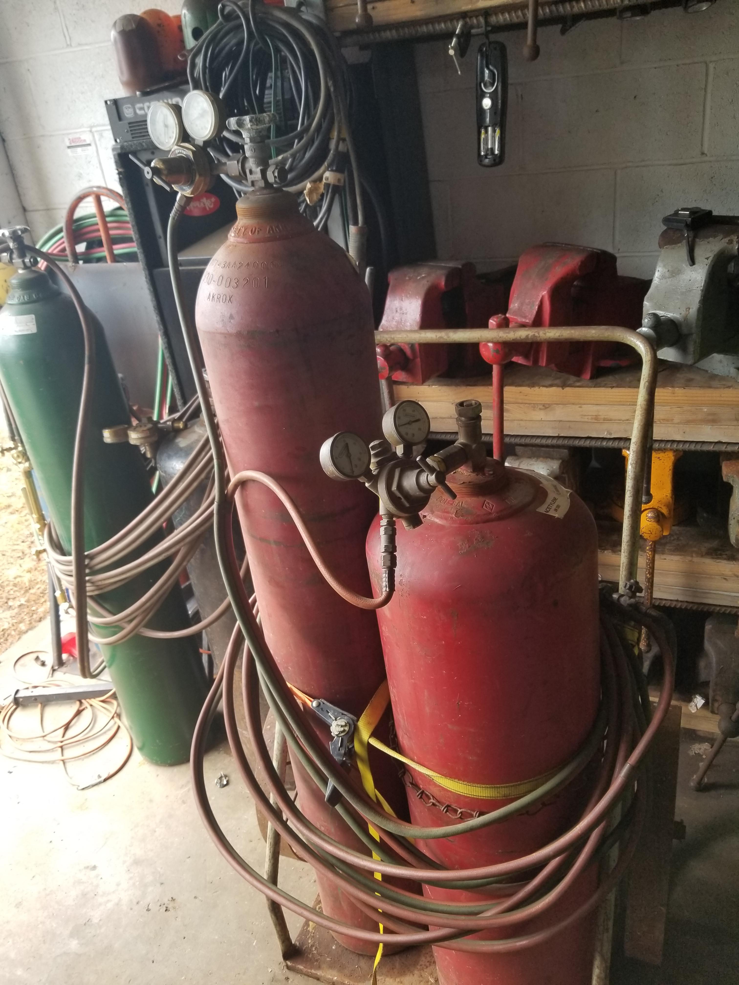 Giant cutting torch set I picked up. Oxygen tanks is 5ft tall r/Tools