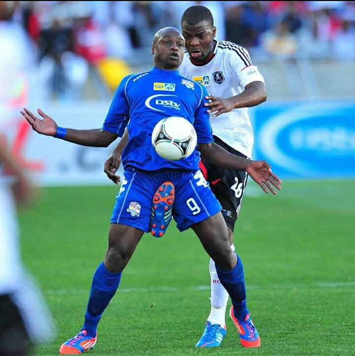 PsBattle this soccer player getting kicked in the nuts