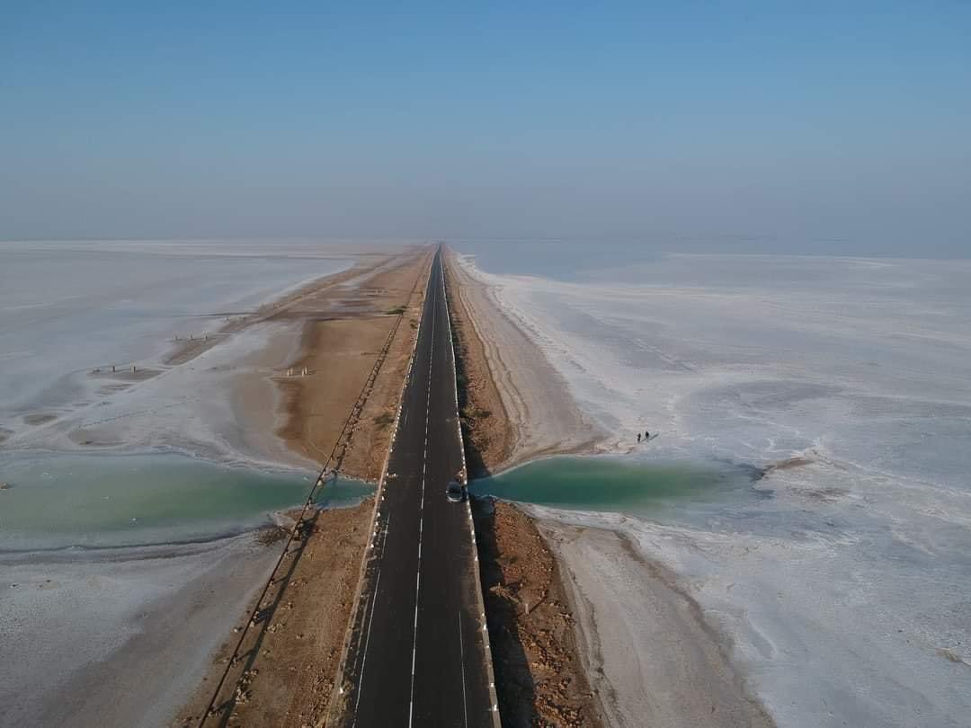 Salt desert Road,Kutch,Gujarat,India r/longroadpics