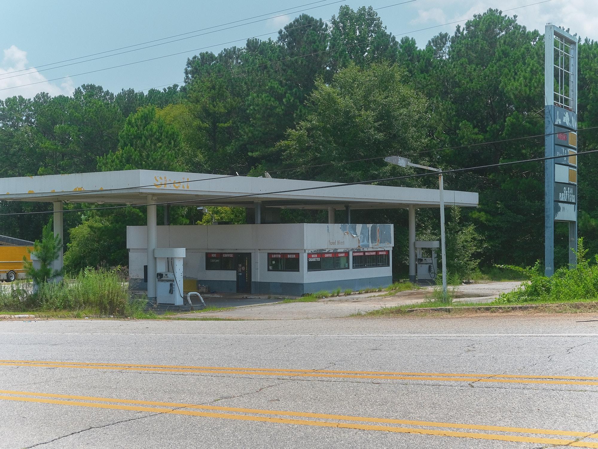 Abandoned gas station ⛽ r/AbandonedPorn