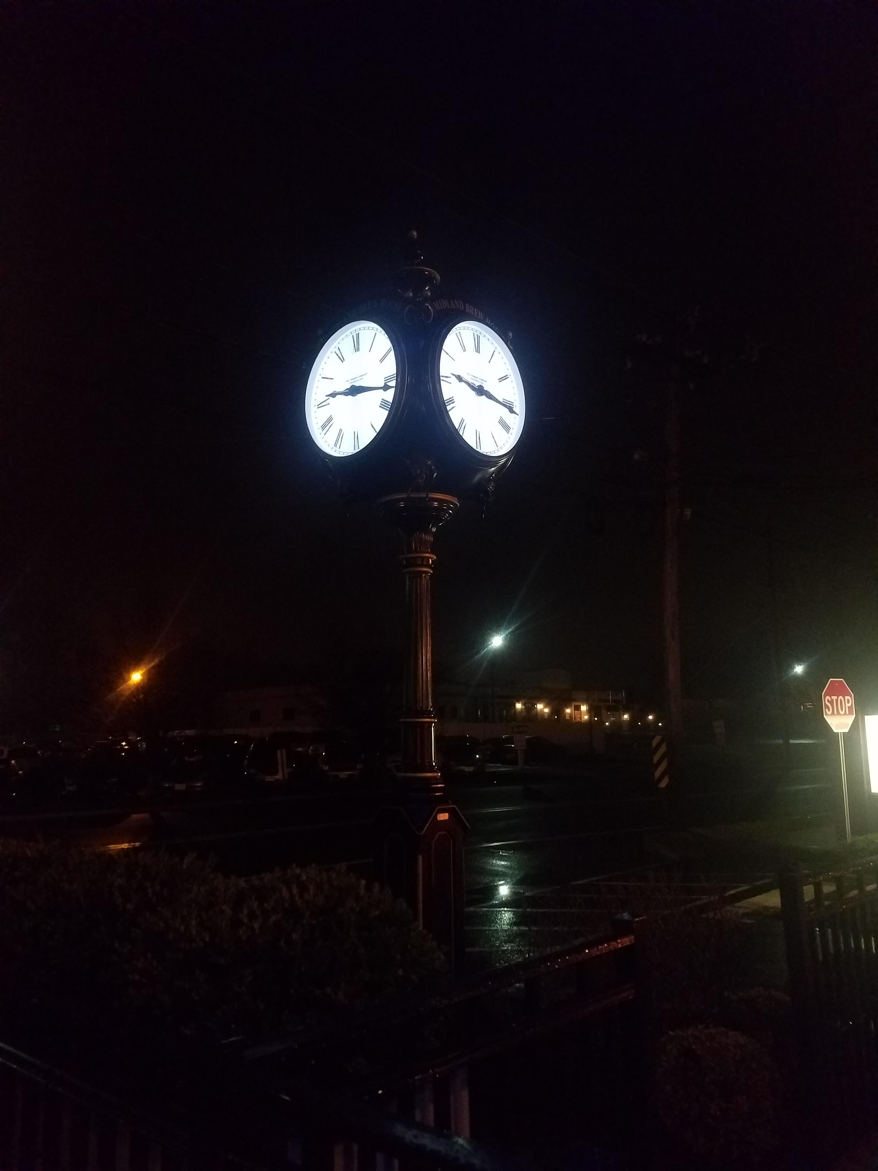 It's a clock, you're r/pics