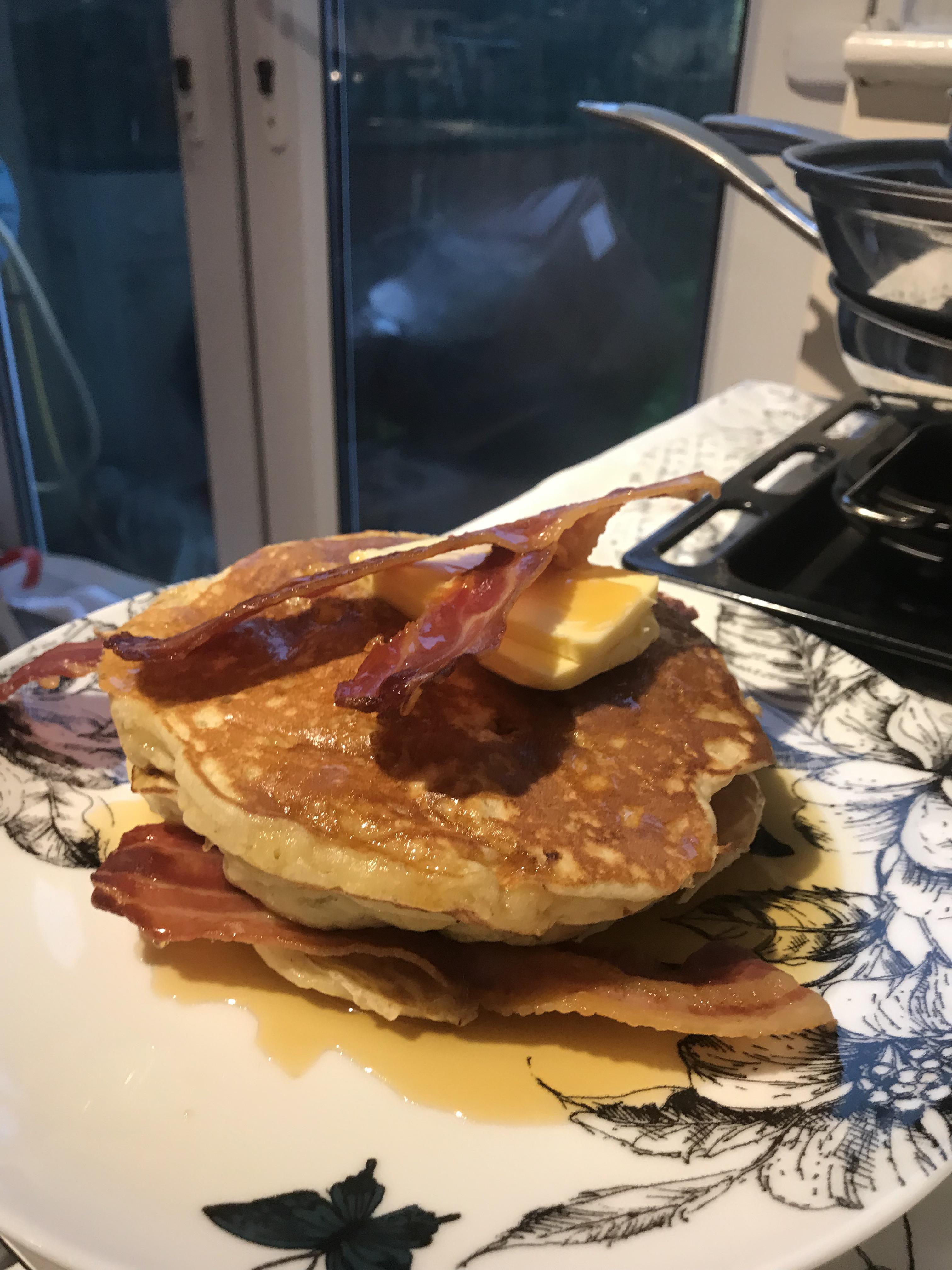 [Homemade] American style buttermilk pancakes with maple syrup and
